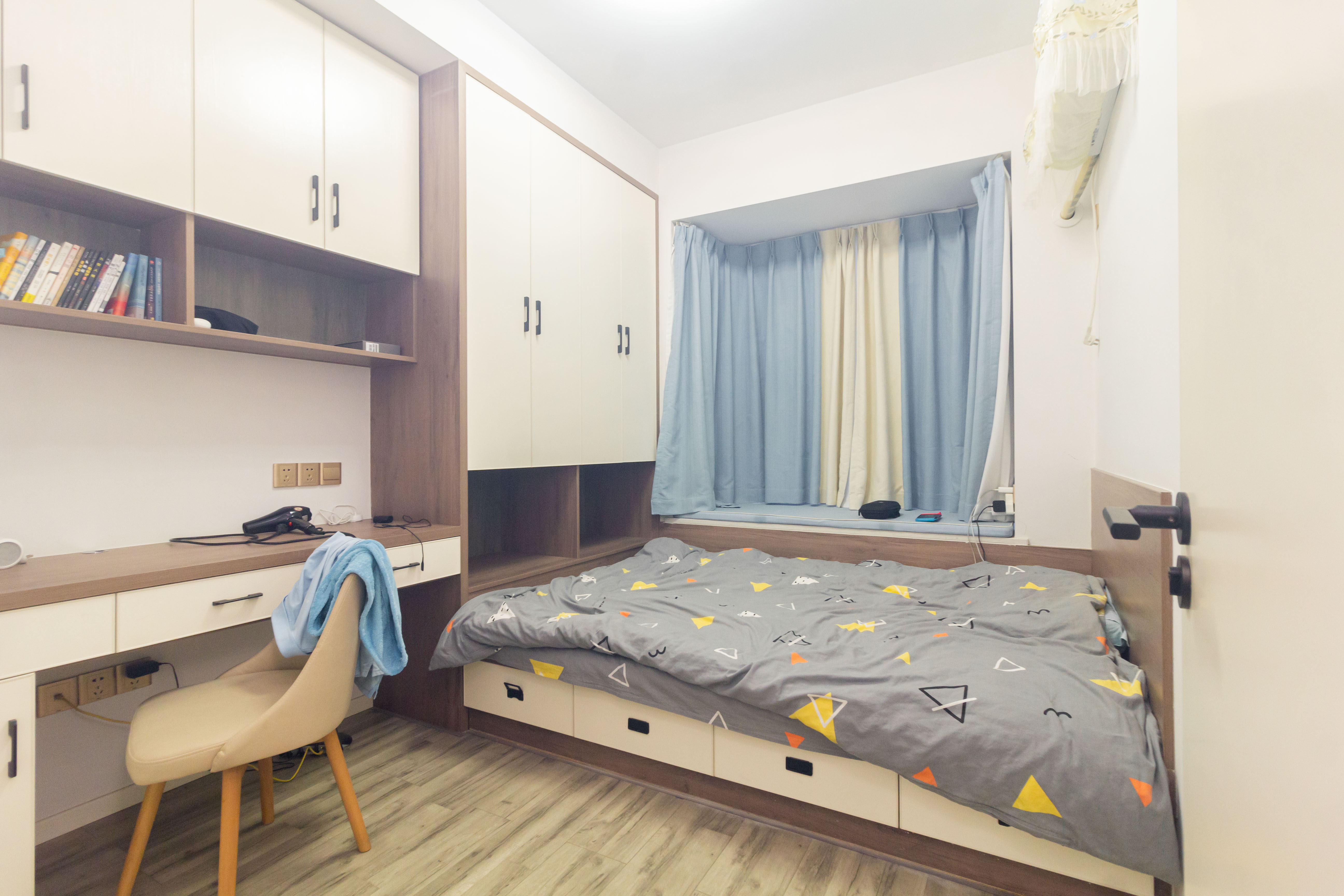 财汇新天地(财汇商务广场) 3室2厅2卫 78.0万 财汇新天地(财汇商务广场) 3室2厅2卫 78.0万卧室