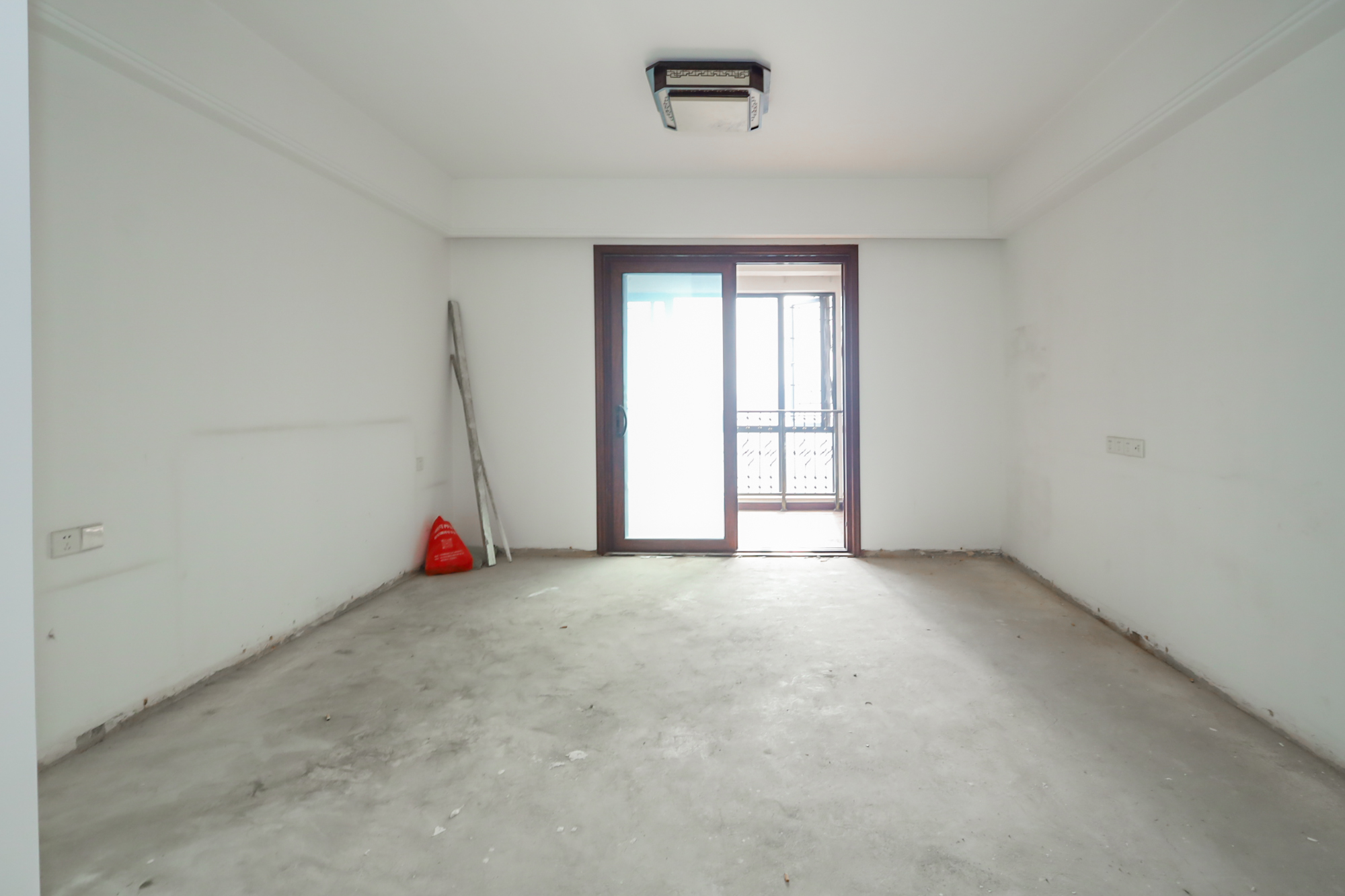 西山汇景一、二期  3室2厅2卫    185.0万 西山汇景一、二期  3室2厅2卫    185.0万