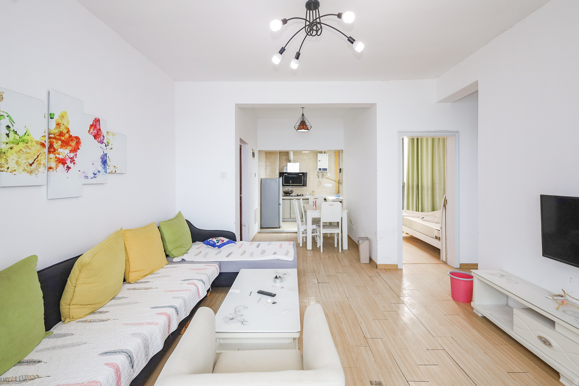 滨江海棠湾  3室2厅1卫    67.8万客厅