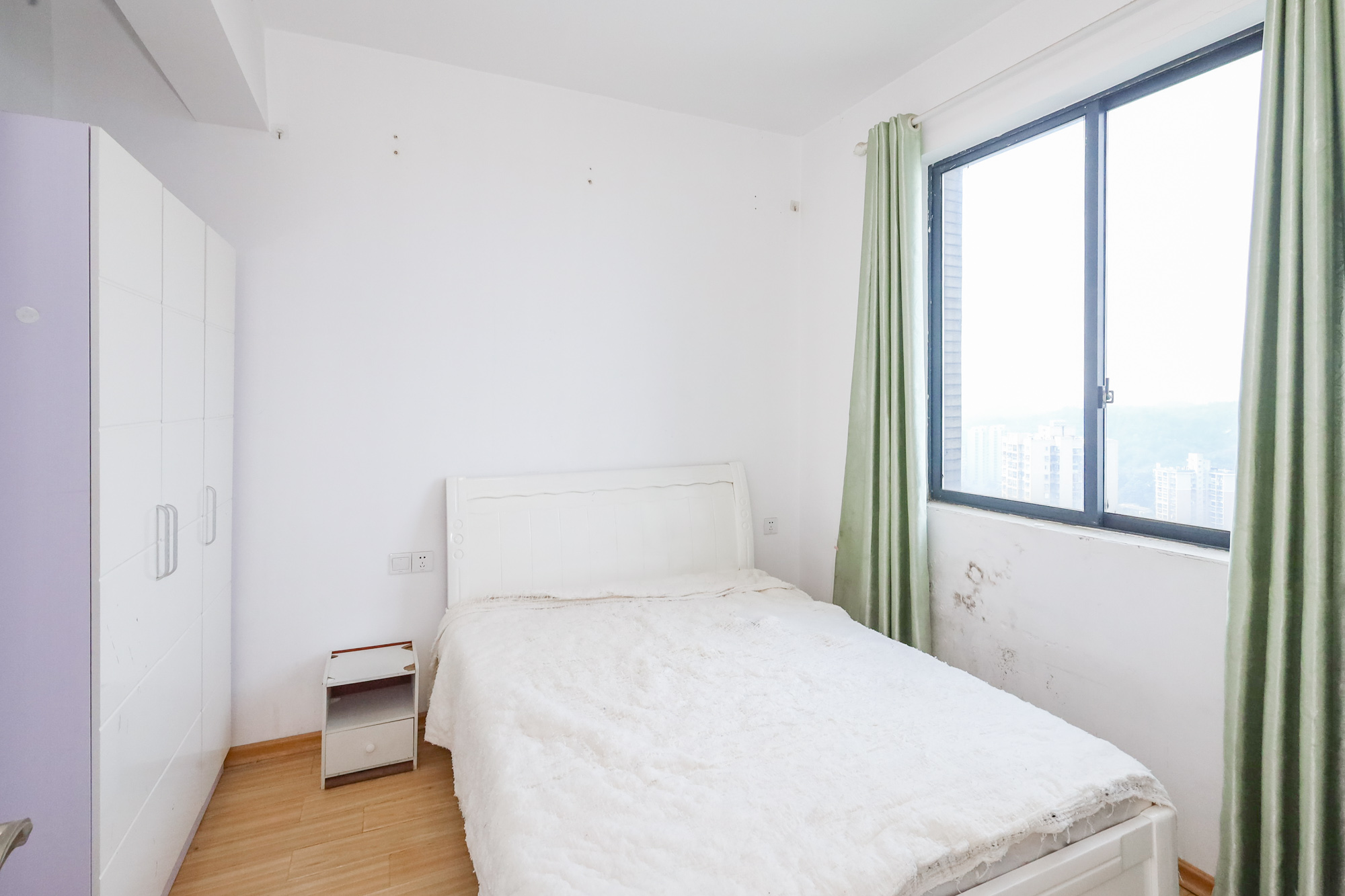 滨江海棠湾  3室2厅1卫    67.8万卧室