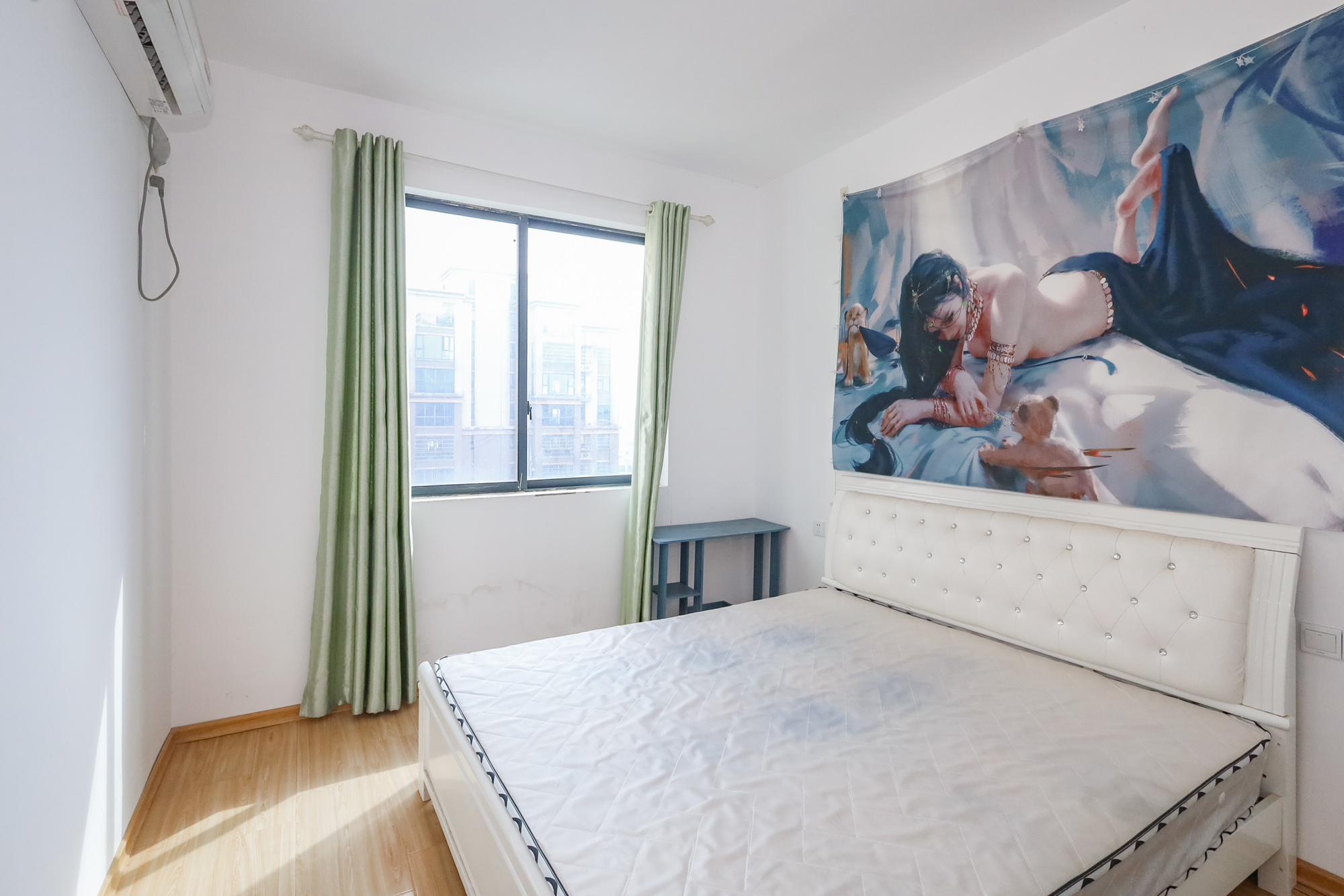 滨江海棠湾  3室2厅1卫    67.8万卧室