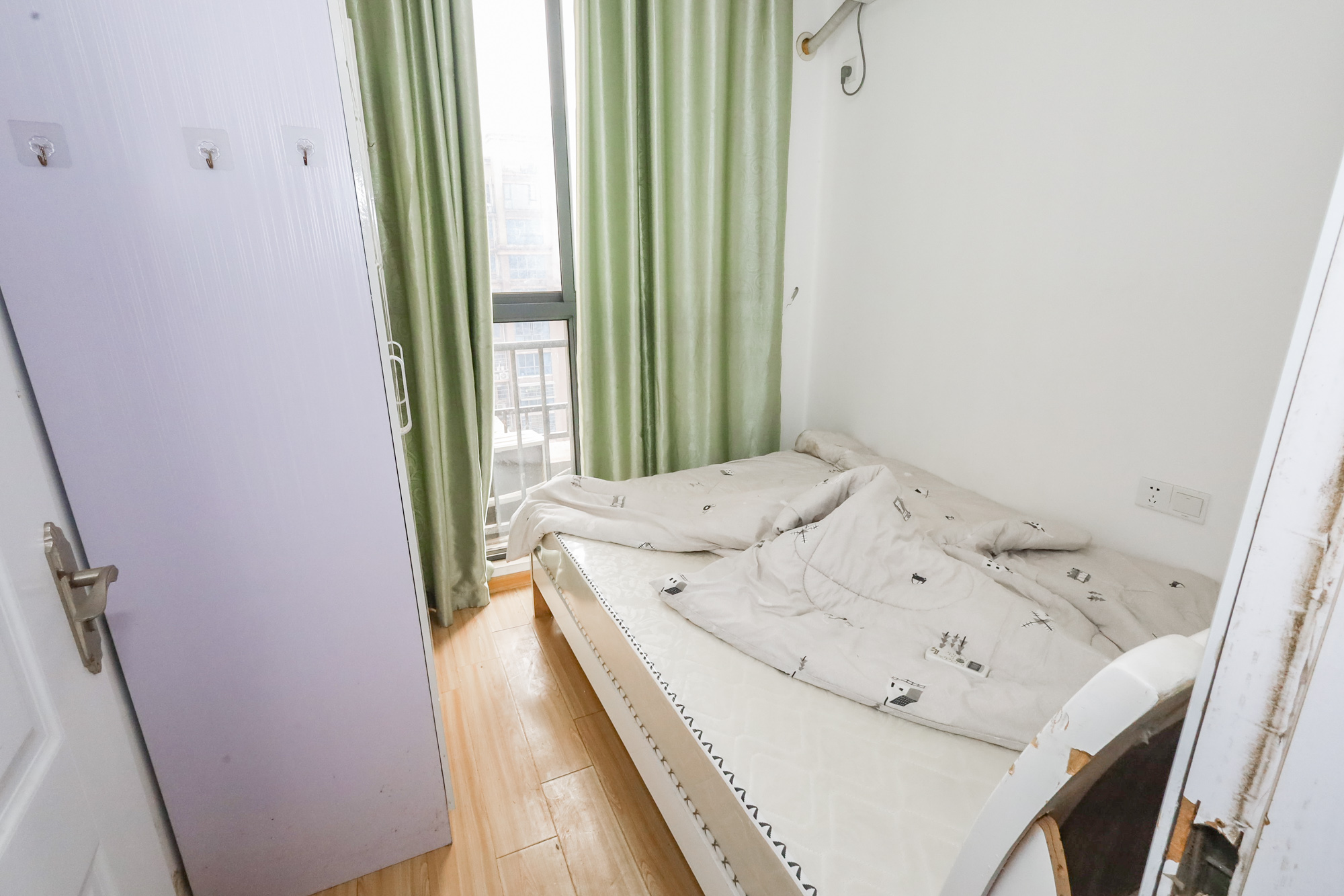 滨江海棠湾  3室2厅1卫    67.8万卧室