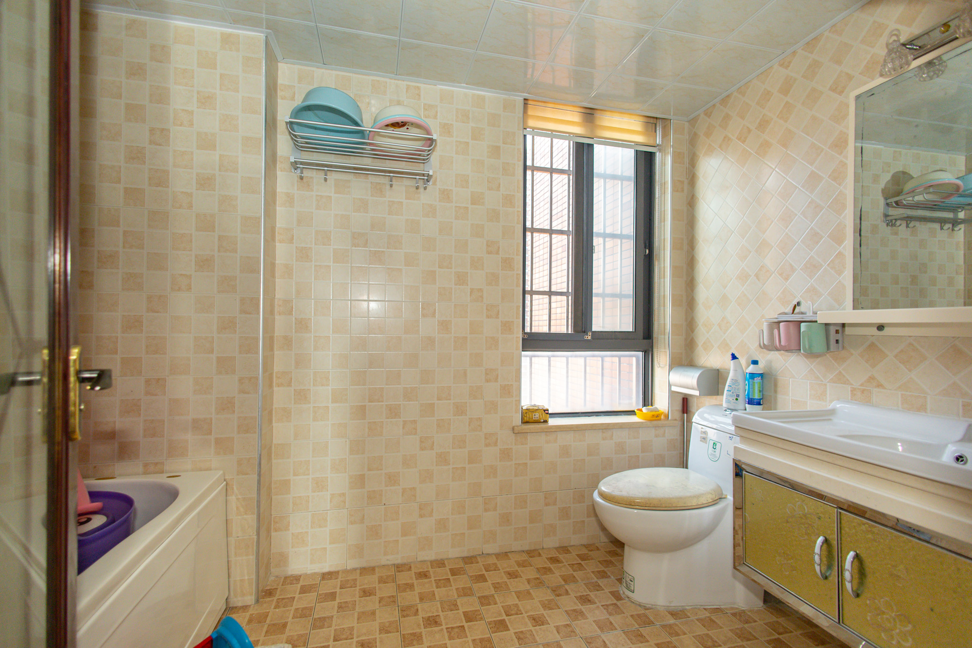 华润凤凰城二期  5室2厅2卫    109.5万 华润凤凰城二期  5室2厅2卫    109.5万卫生间