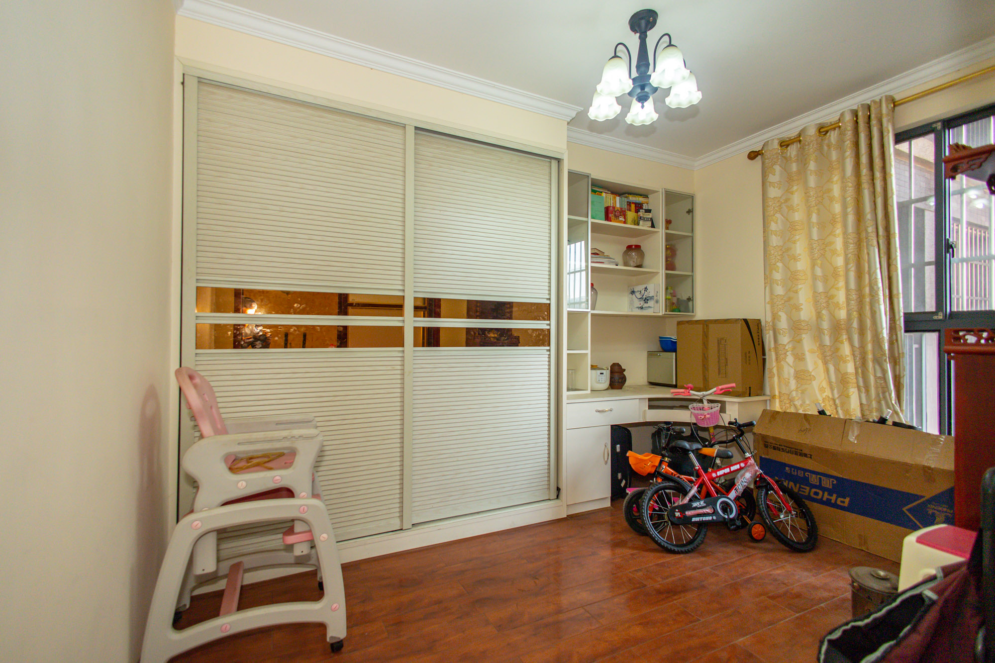 华润凤凰城二期  5室2厅2卫    109.5万 华润凤凰城二期  5室2厅2卫    109.5万卧室