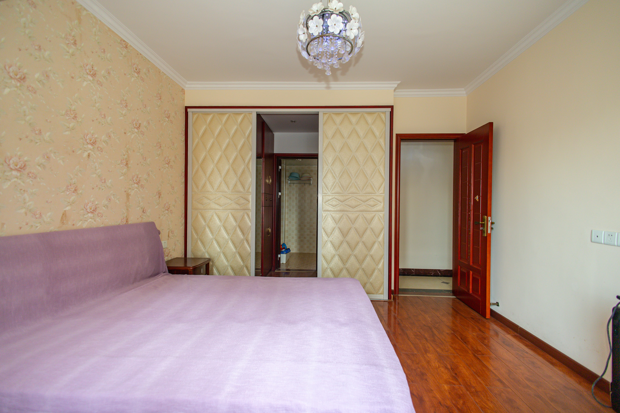 华润凤凰城二期  5室2厅2卫    109.5万 华润凤凰城二期  5室2厅2卫    109.5万卧室