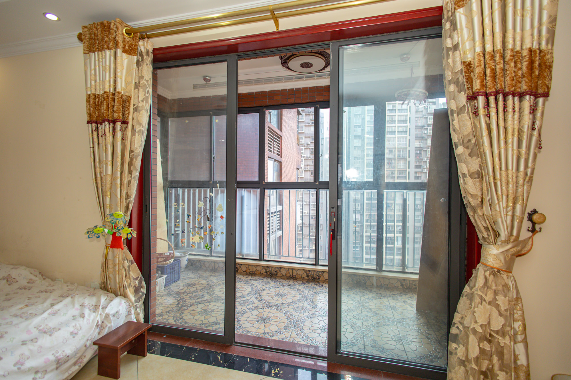 华润凤凰城二期  5室2厅2卫    109.5万 华润凤凰城二期  5室2厅2卫    109.5万阳台