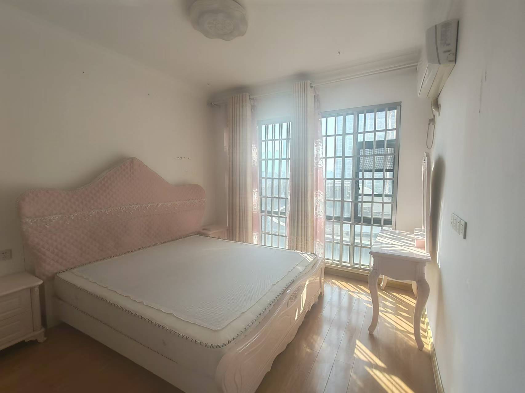 雄森国际 3室2厅1卫 1800.0元/月 雄森国际 3室2厅1卫 1800.0元/月室内图