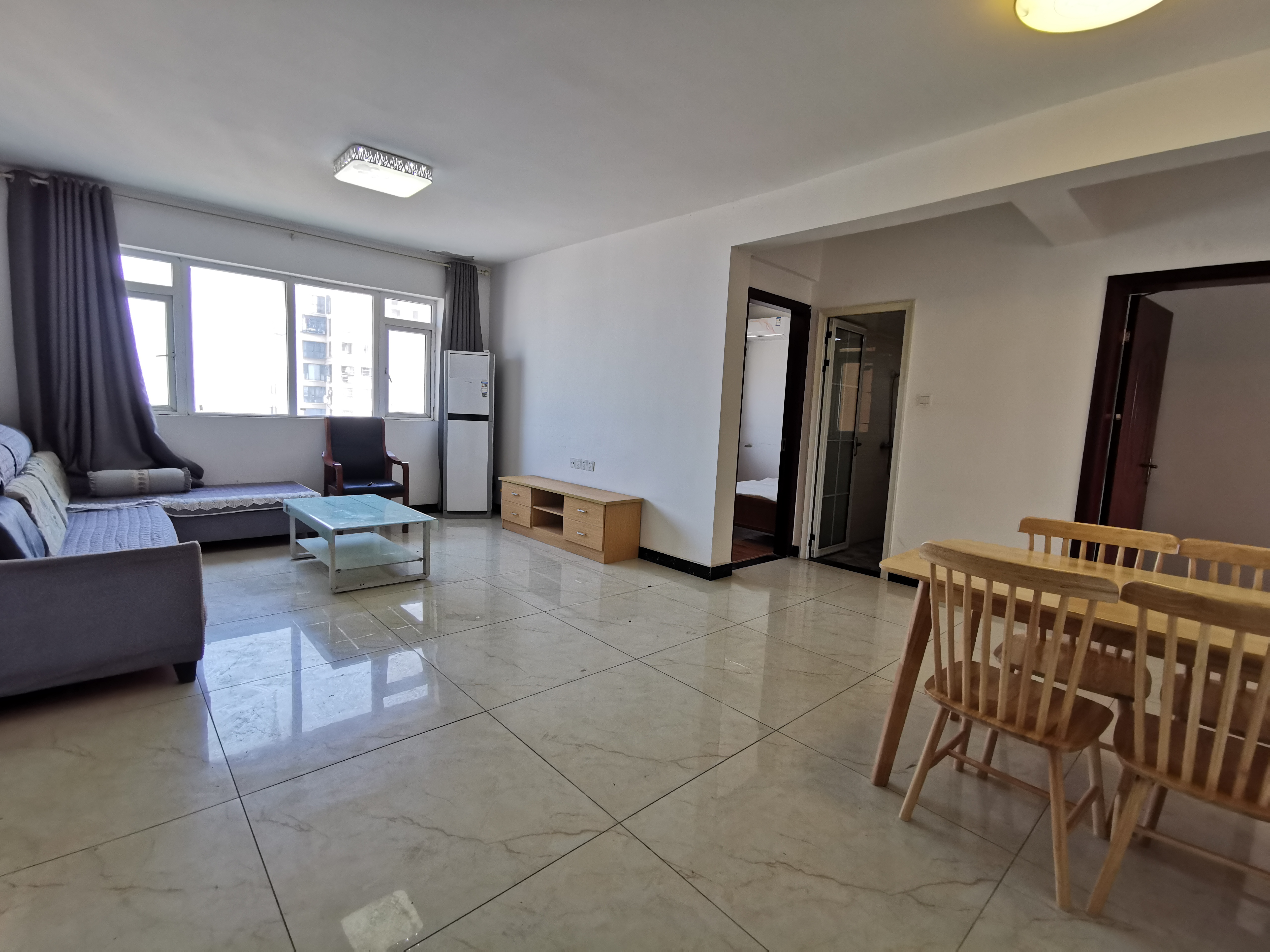 莲香园  3室2厅2卫    2100.0元/月室内图1