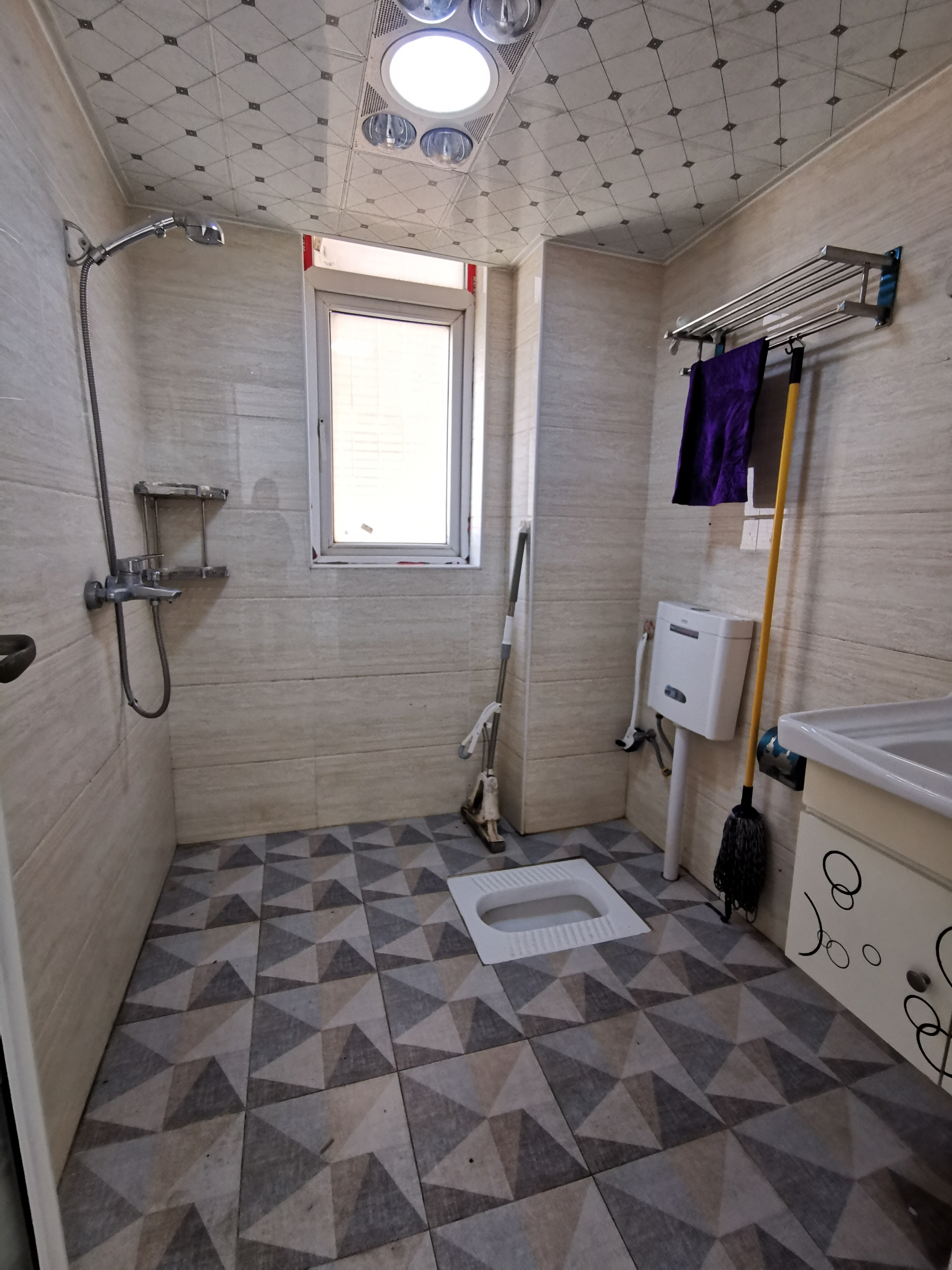 莲香园  3室2厅2卫    2100.0元/月室内图