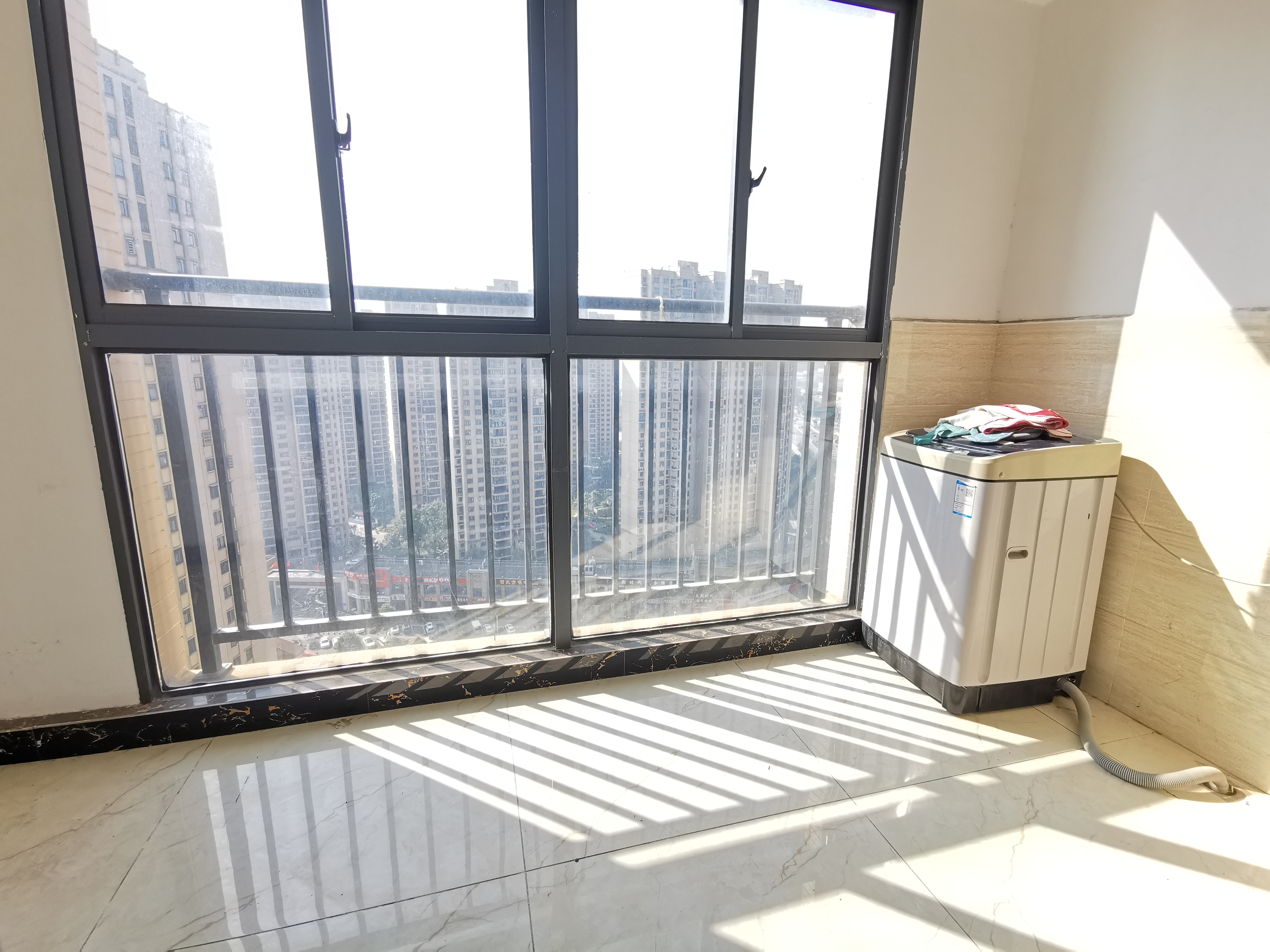 莲香园  3室2厅2卫    2100.0元/月室内图