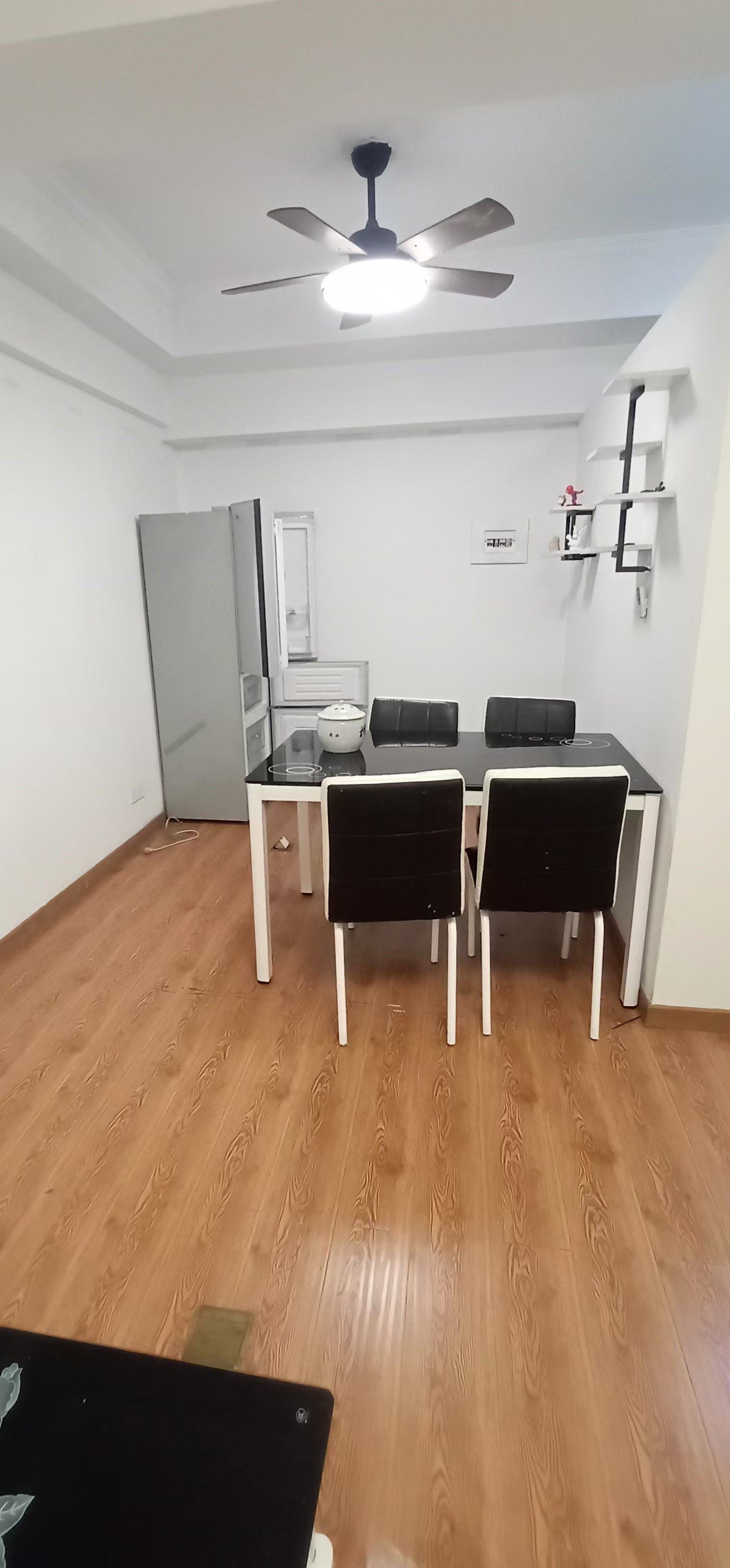 中房电脑大市场 2室1厅1卫 1350.0元/月 中房电脑大市场 2室1厅1卫 1350.0元/月室内图