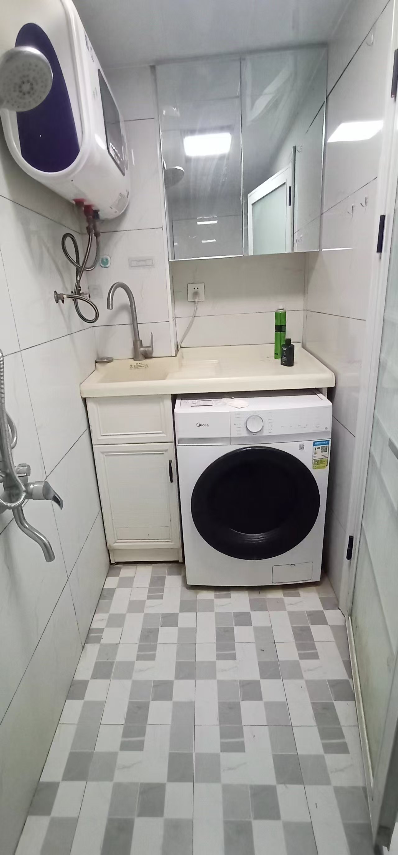 中房电脑大市场 2室1厅1卫 1350.0元/月 中房电脑大市场 2室1厅1卫 1350.0元/月室内图