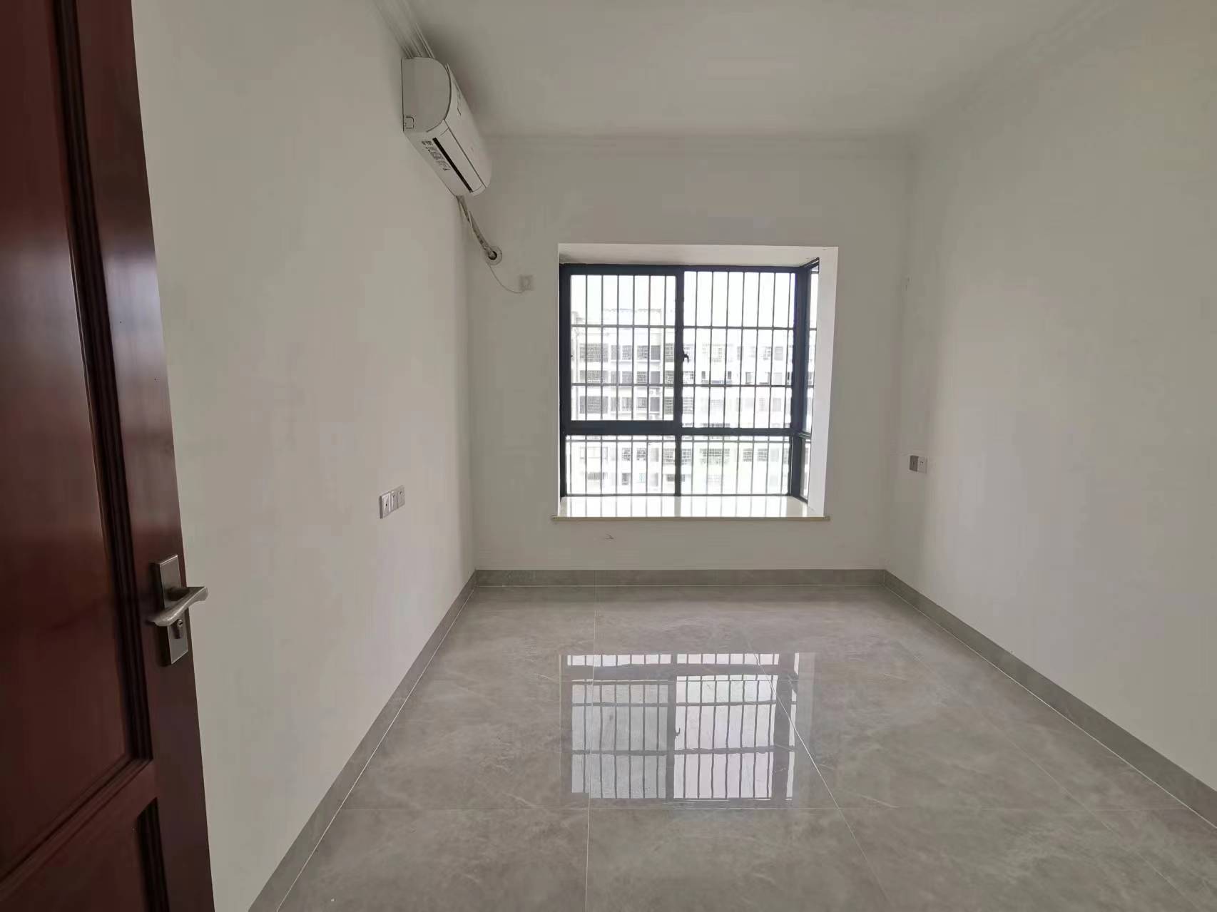 南方电网小区 3室2厅2卫 3700.0元/月 南方电网小区 3室2厅2卫 3700.0元/月室内图