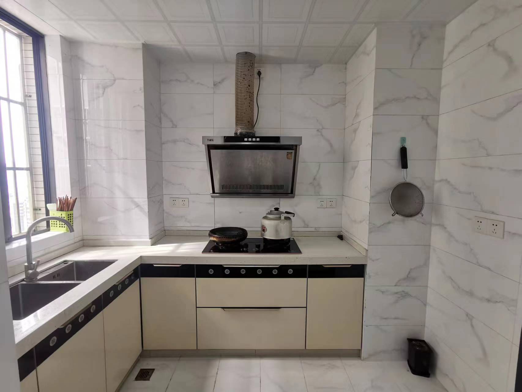 南方电网小区 3室2厅2卫 3700.0元/月 南方电网小区 3室2厅2卫 3700.0元/月室内图