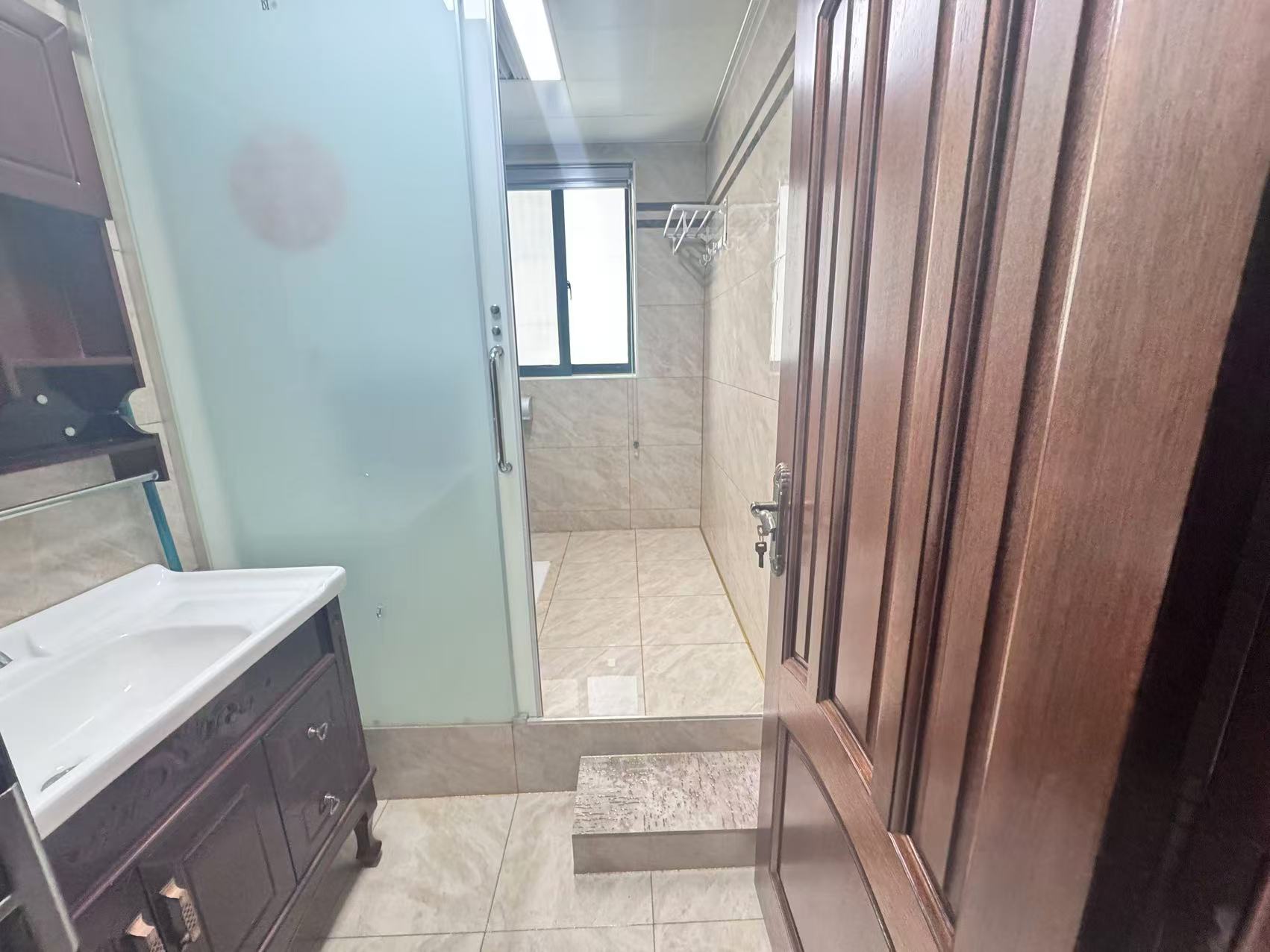 经世皇城 3室2厅2卫 88.0万 经世皇城 3室2厅2卫 88.0万室内图