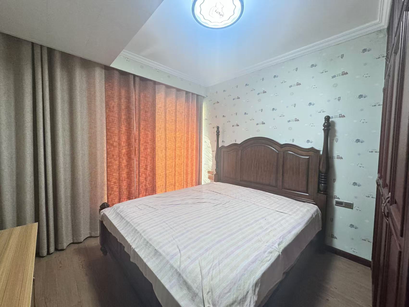 经世皇城 3室2厅2卫 88.0万 经世皇城 3室2厅2卫 88.0万室内图