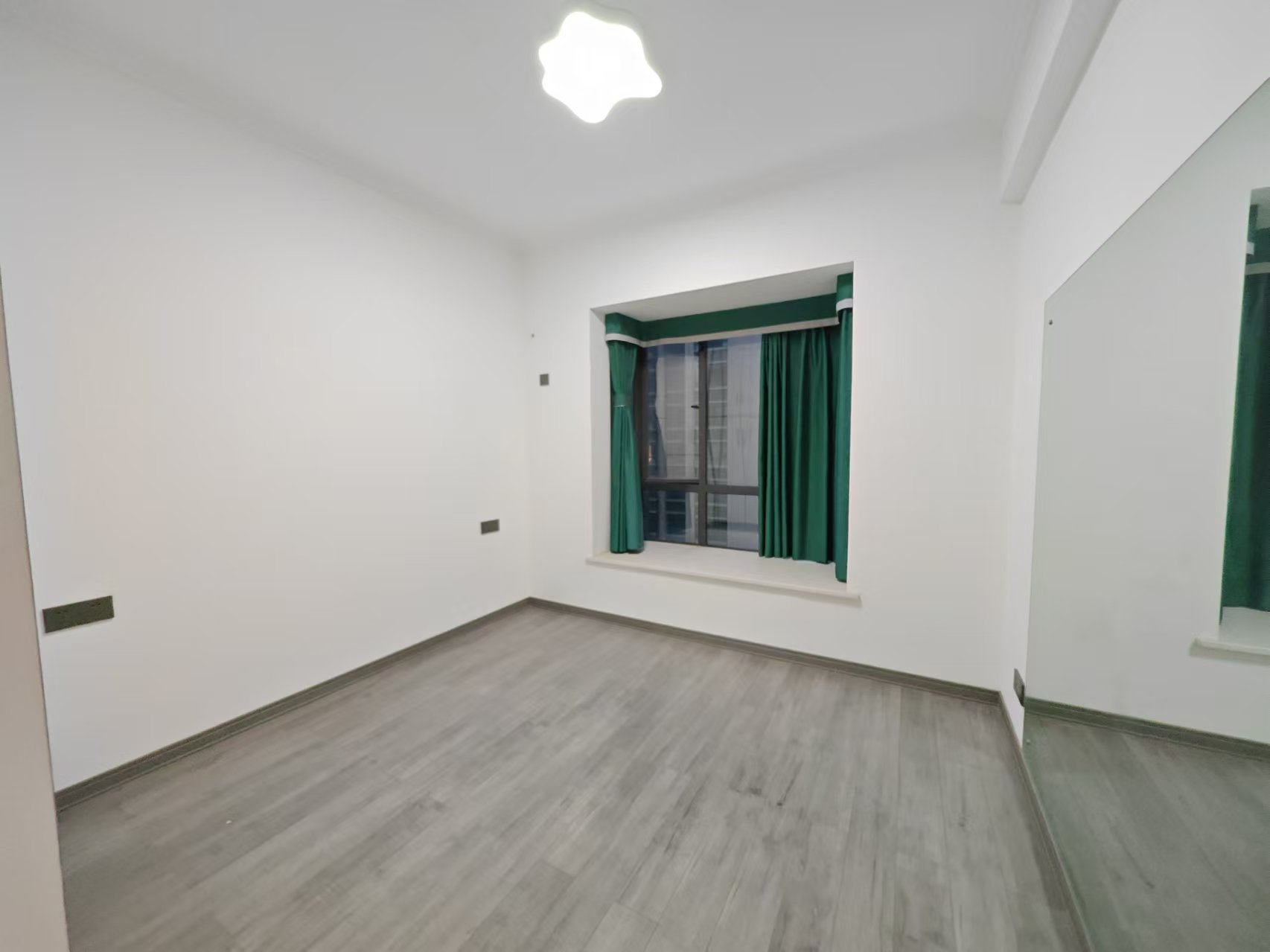 经世龙城 5室2厅2卫 152.0万 经世龙城 5室2厅2卫 152.0万室内图