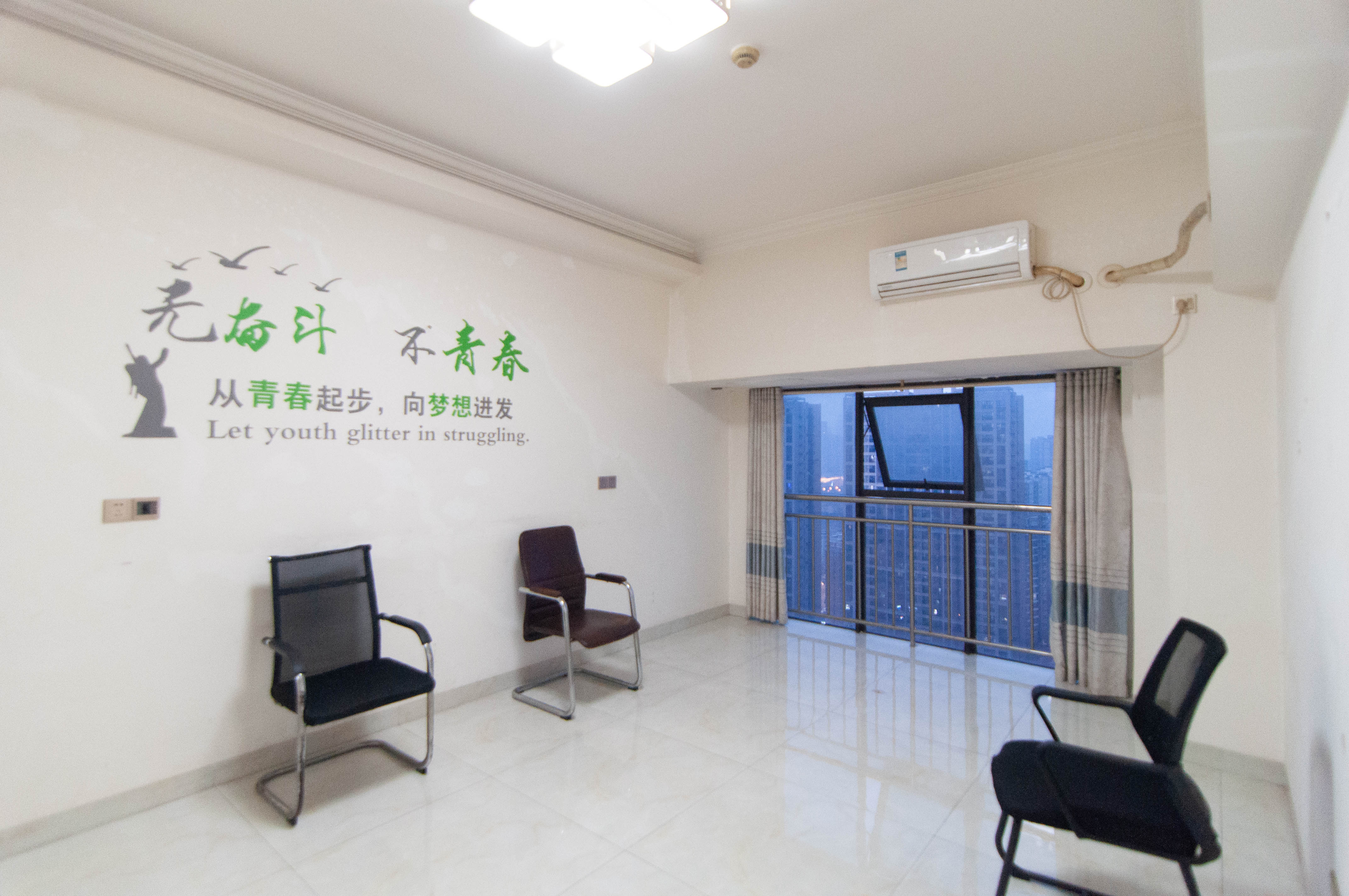 达美D6区  1室1厅1卫   42.00万客厅