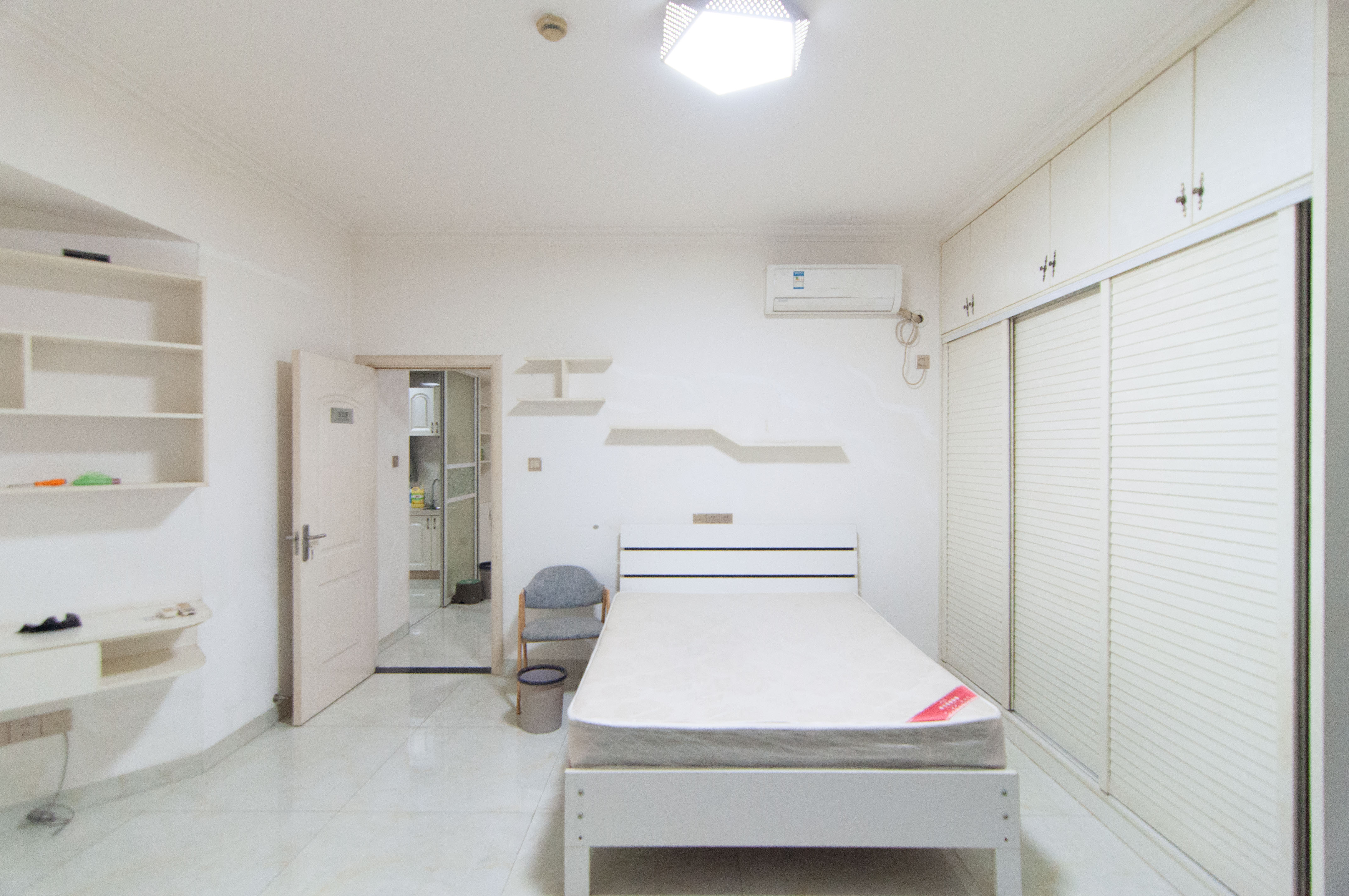 达美D6区  1室1厅1卫   42.00万其他