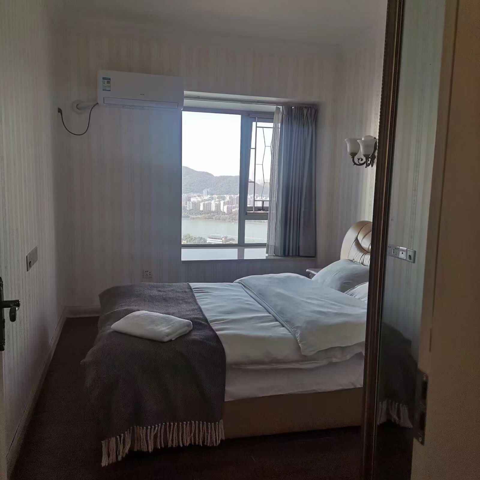 潮宗御苑 4室2厅1卫 8000.0元/月 潮宗御苑 4室2厅1卫 8000.0元/月室内图