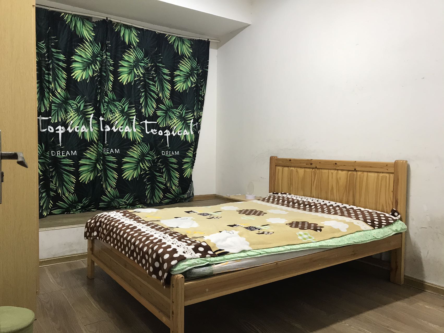 第六都(陆都小区) 4室2厅1卫 4000.0元/月 第六都(陆都小区) 4室2厅1卫 4000.0元/月室内图