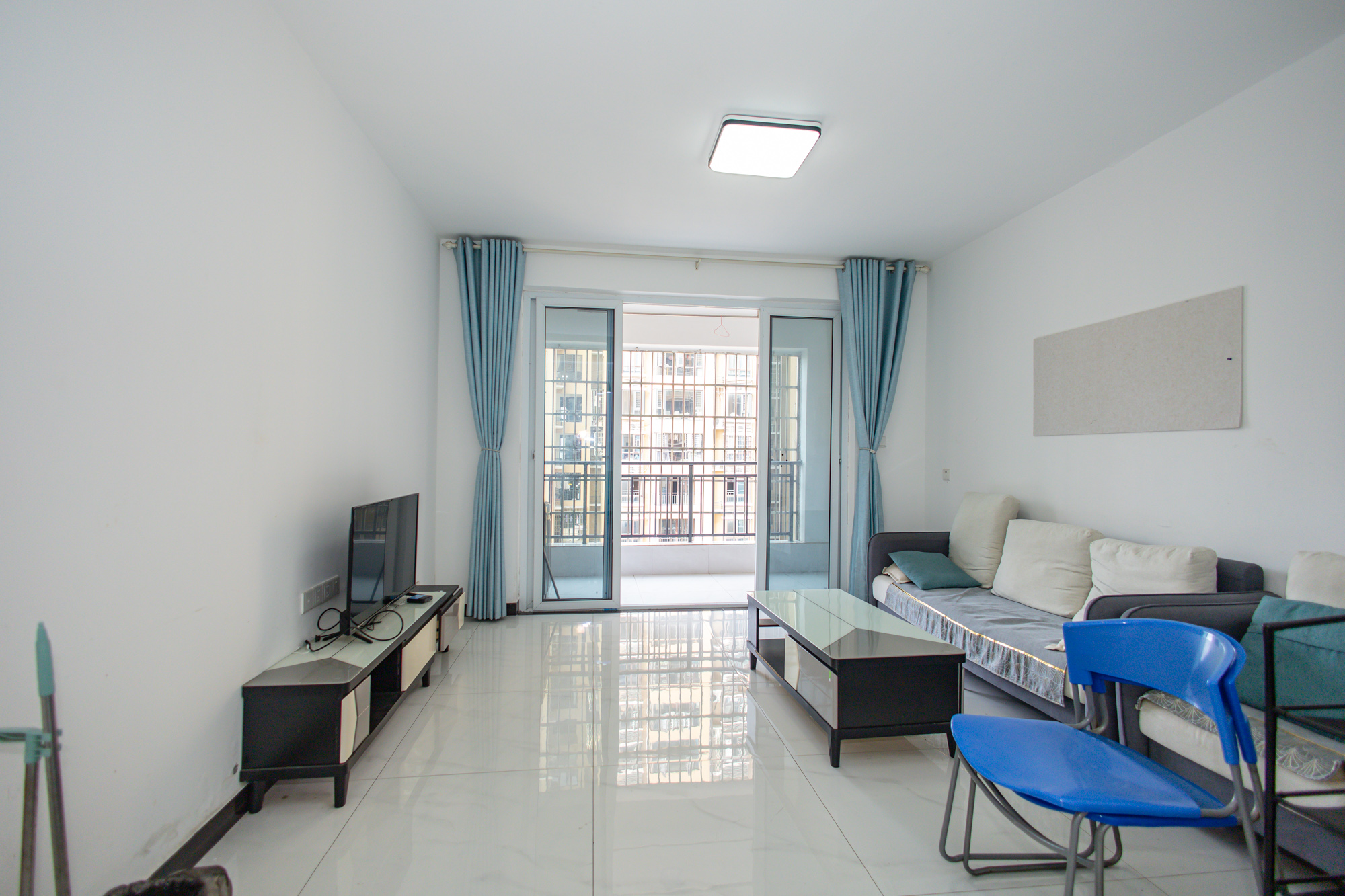 楚天世纪城西苑  3室2厅1卫    65.0万客厅