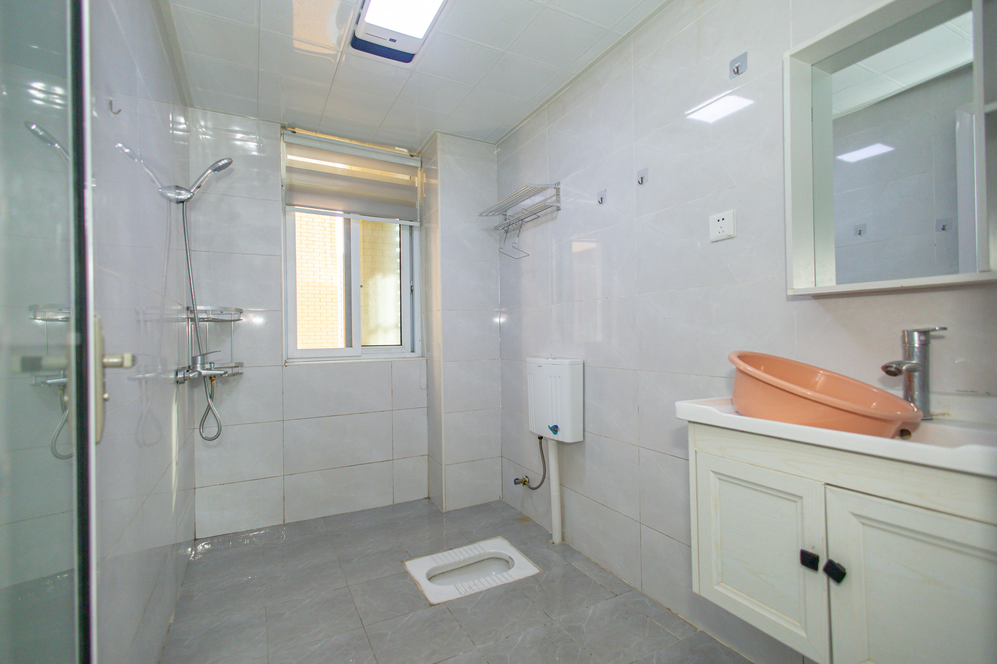 楚天世纪城西苑  3室2厅1卫    65.0万卫生间