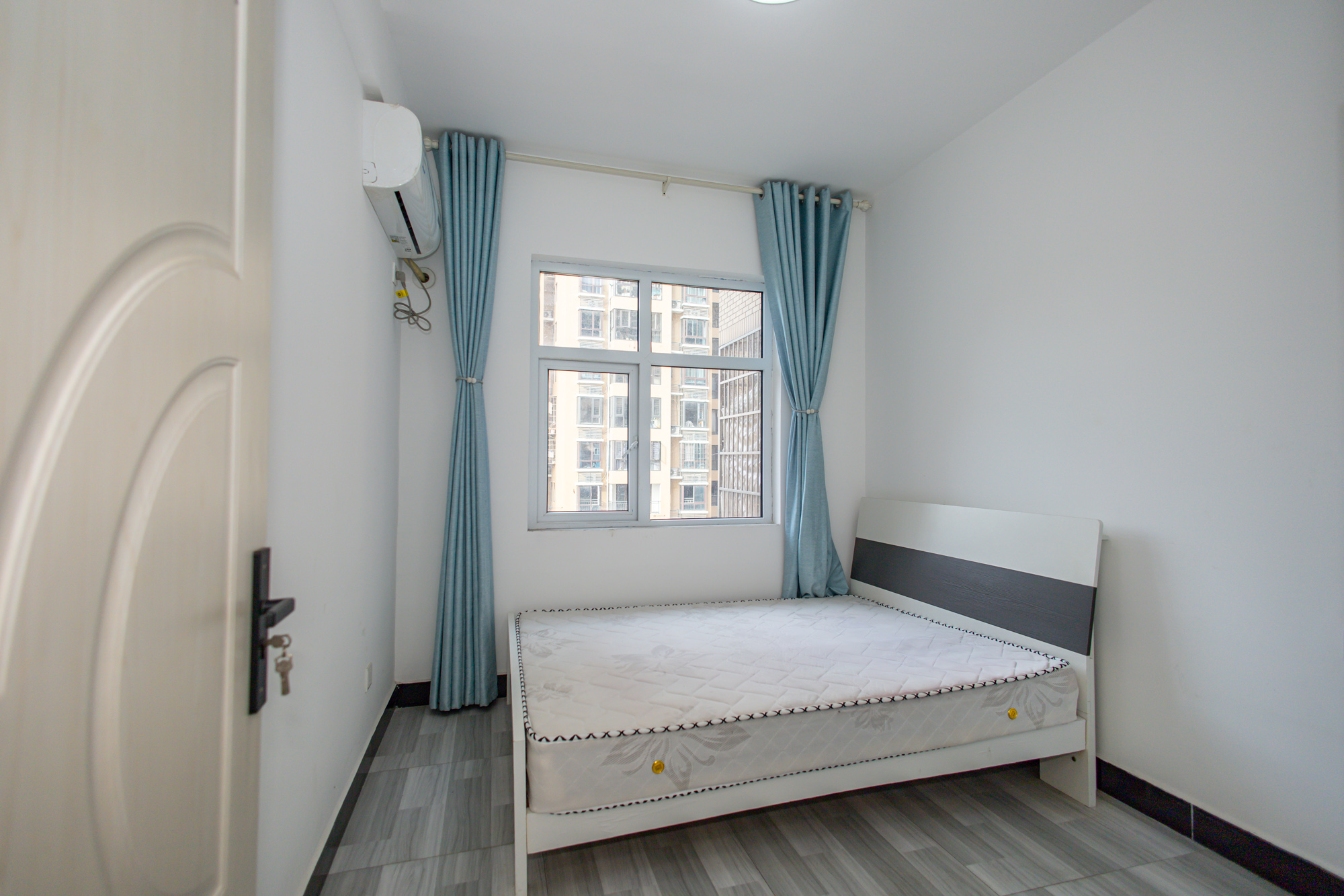 楚天世纪城西苑  3室2厅1卫    65.0万卧室