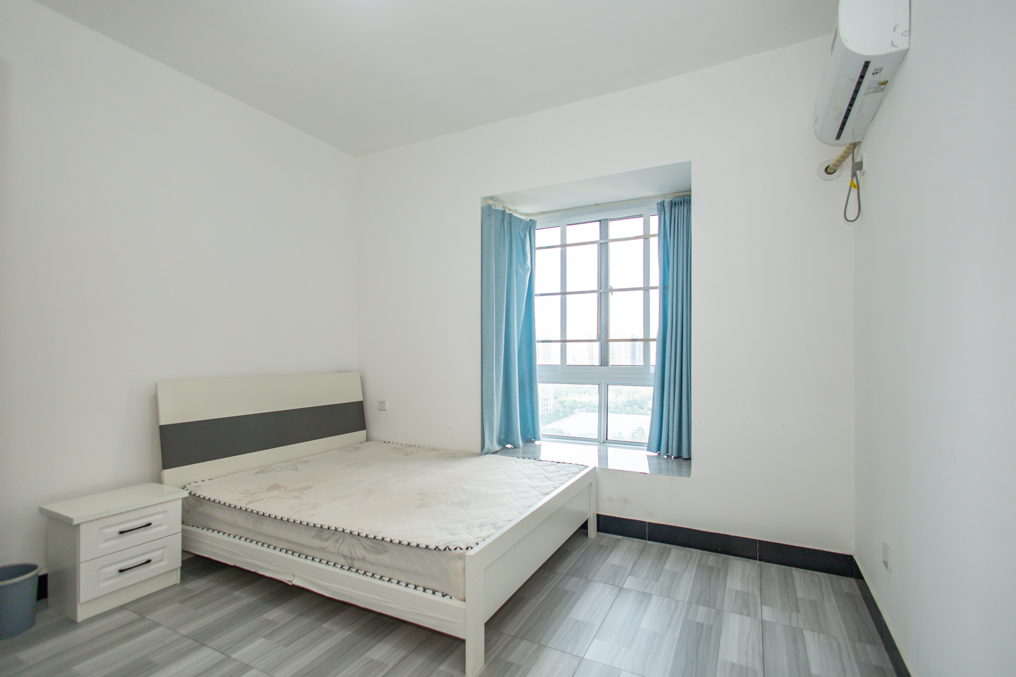 楚天世纪城西苑  3室2厅1卫    65.0万卧室