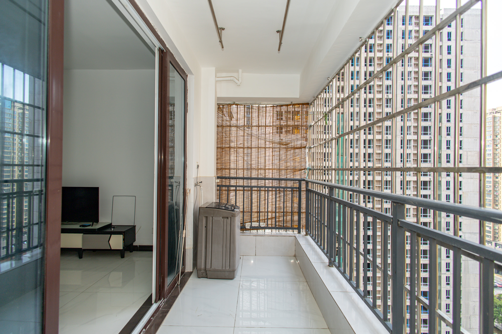 楚天世纪城西苑  3室2厅1卫    65.0万阳台