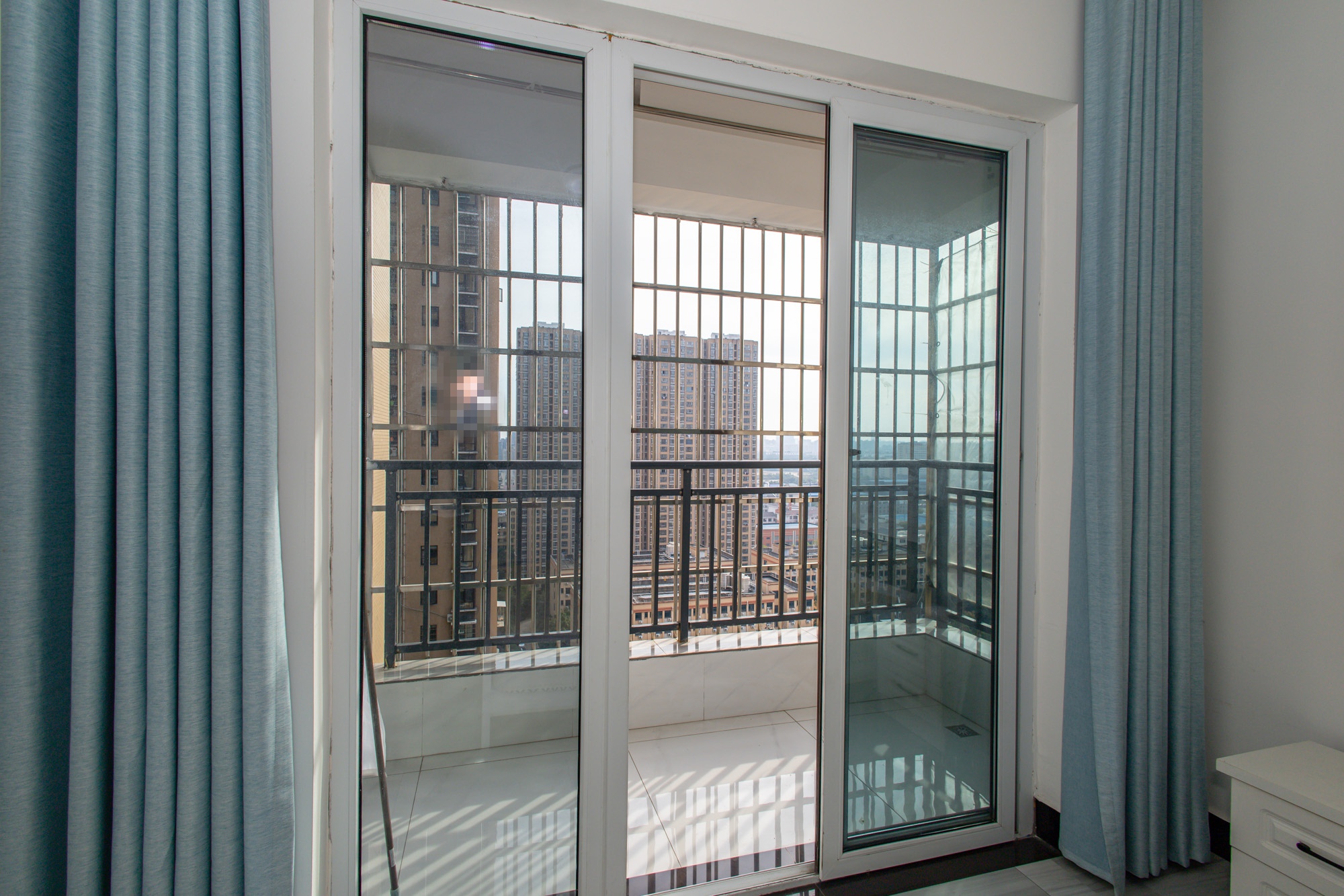 楚天世纪城西苑  3室2厅1卫    65.0万阳台