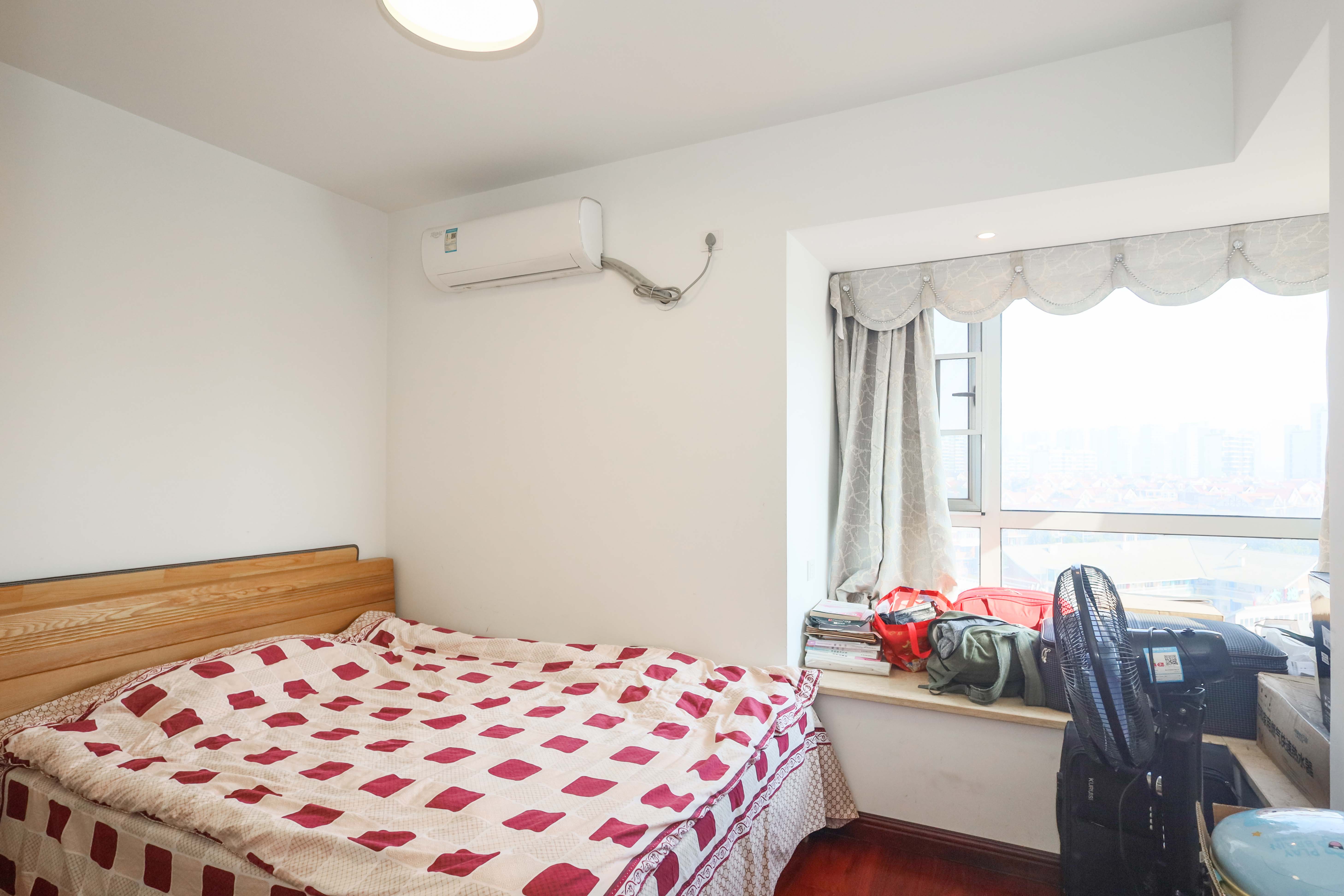 山水英伦海德广场  2室1厅1卫    60.0万 山水英伦海德广场  2室1厅1卫    60.0万卧室