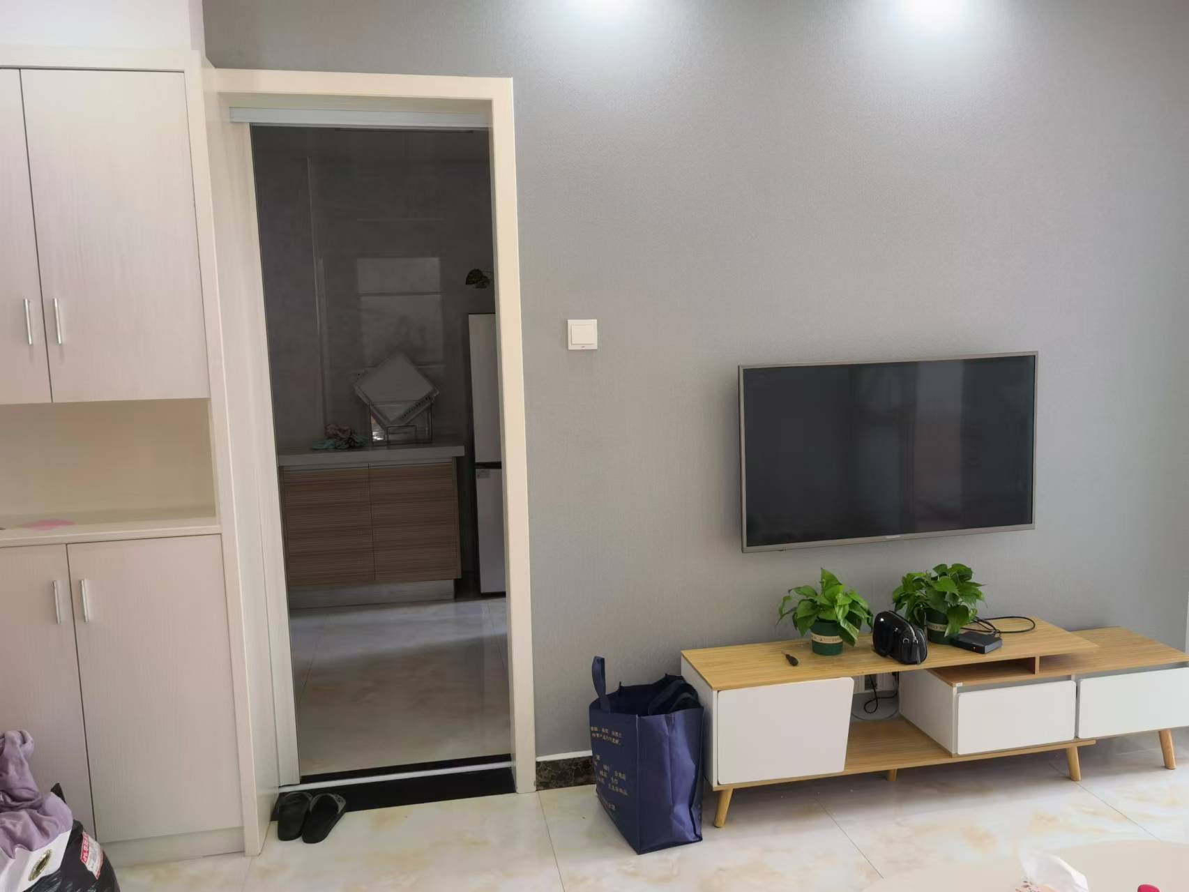 欢乐美寓 1室1厅1卫 1600.0元/月 欢乐美寓 1室1厅1卫 1600.0元/月室内图