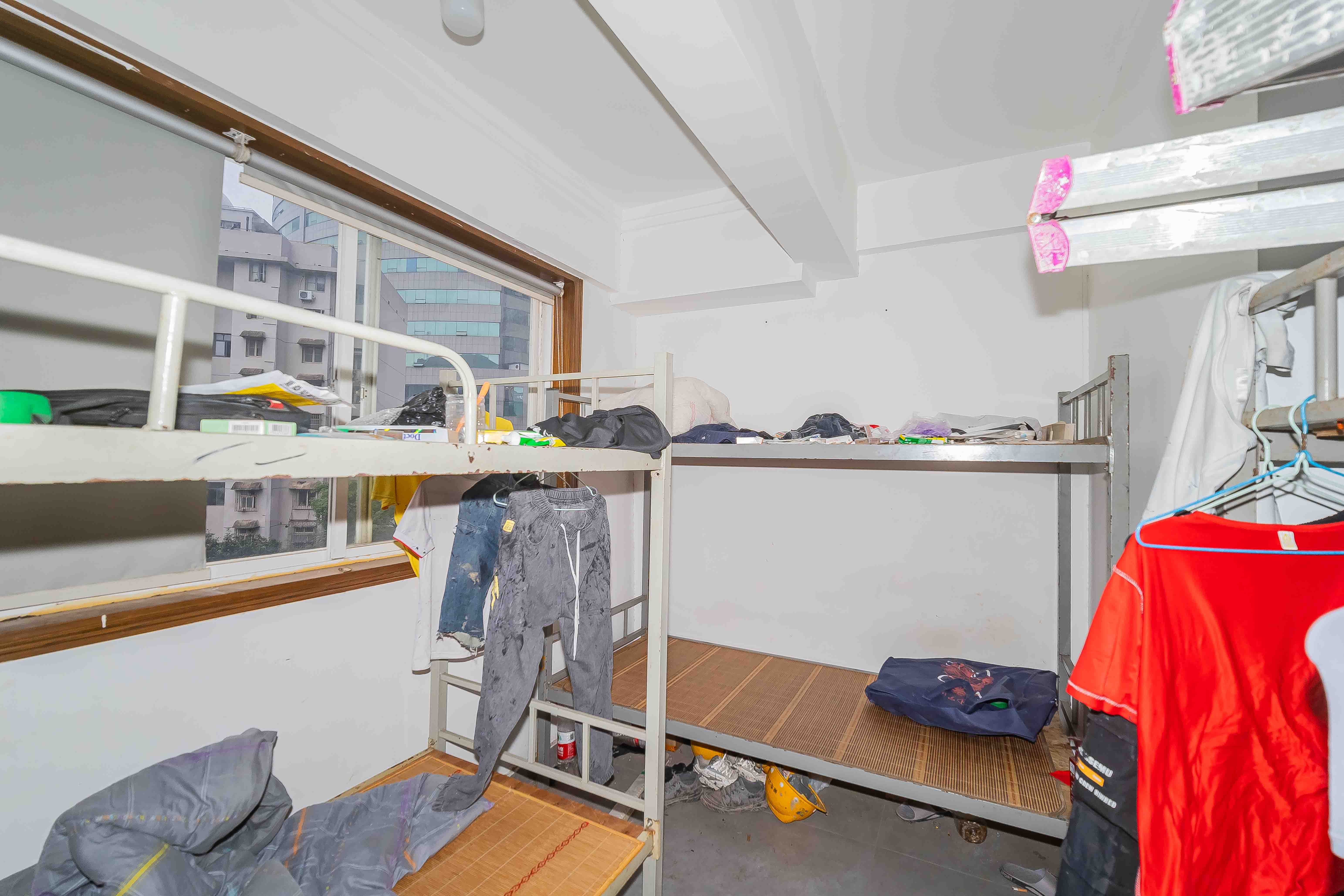 智邦家园  4室2厅1卫   98.00万卧室
