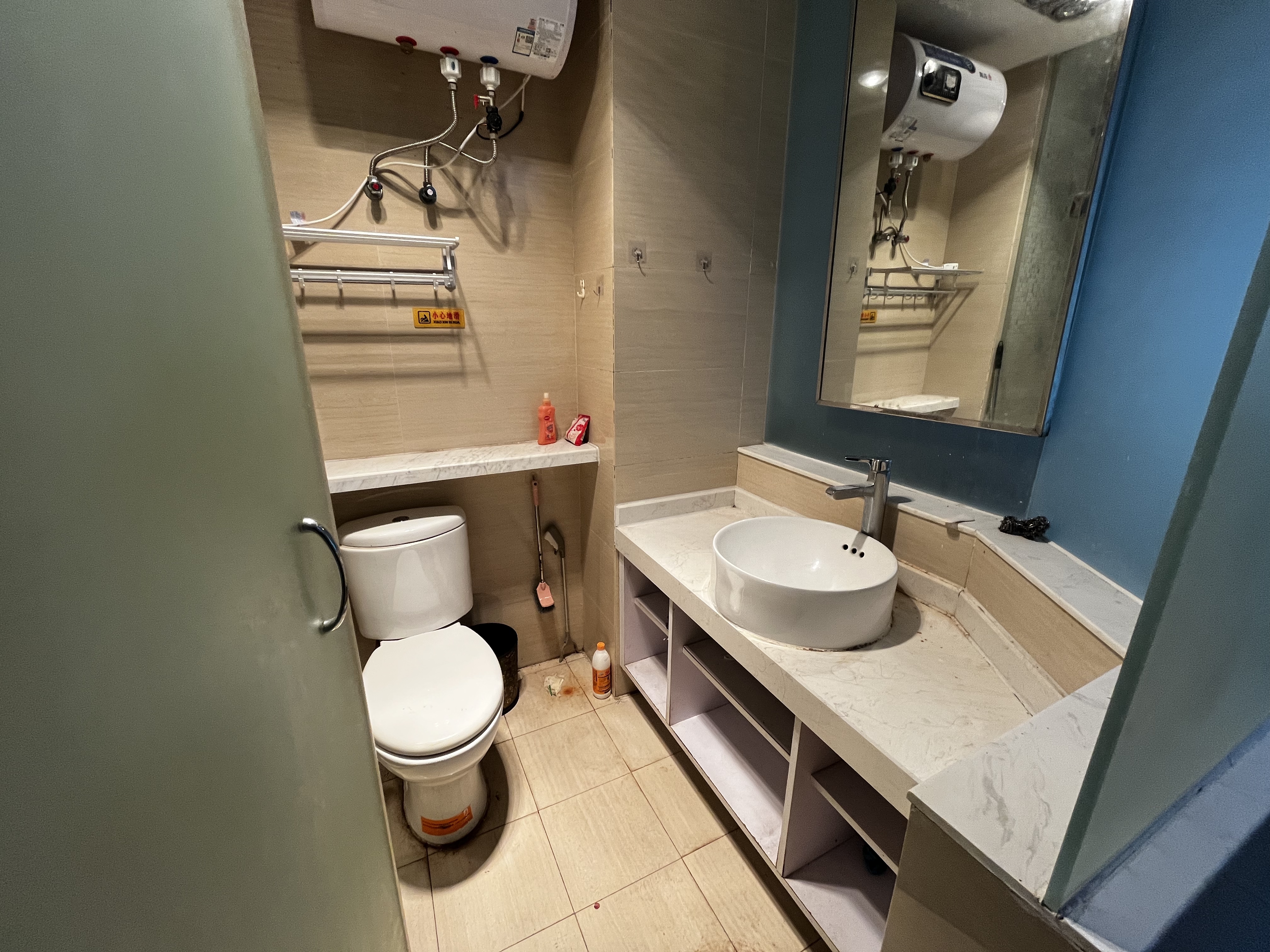 喜盈门范城 1室1厅1卫 1600.0元/月 喜盈门范城 1室1厅1卫 1600.0元/月室内图