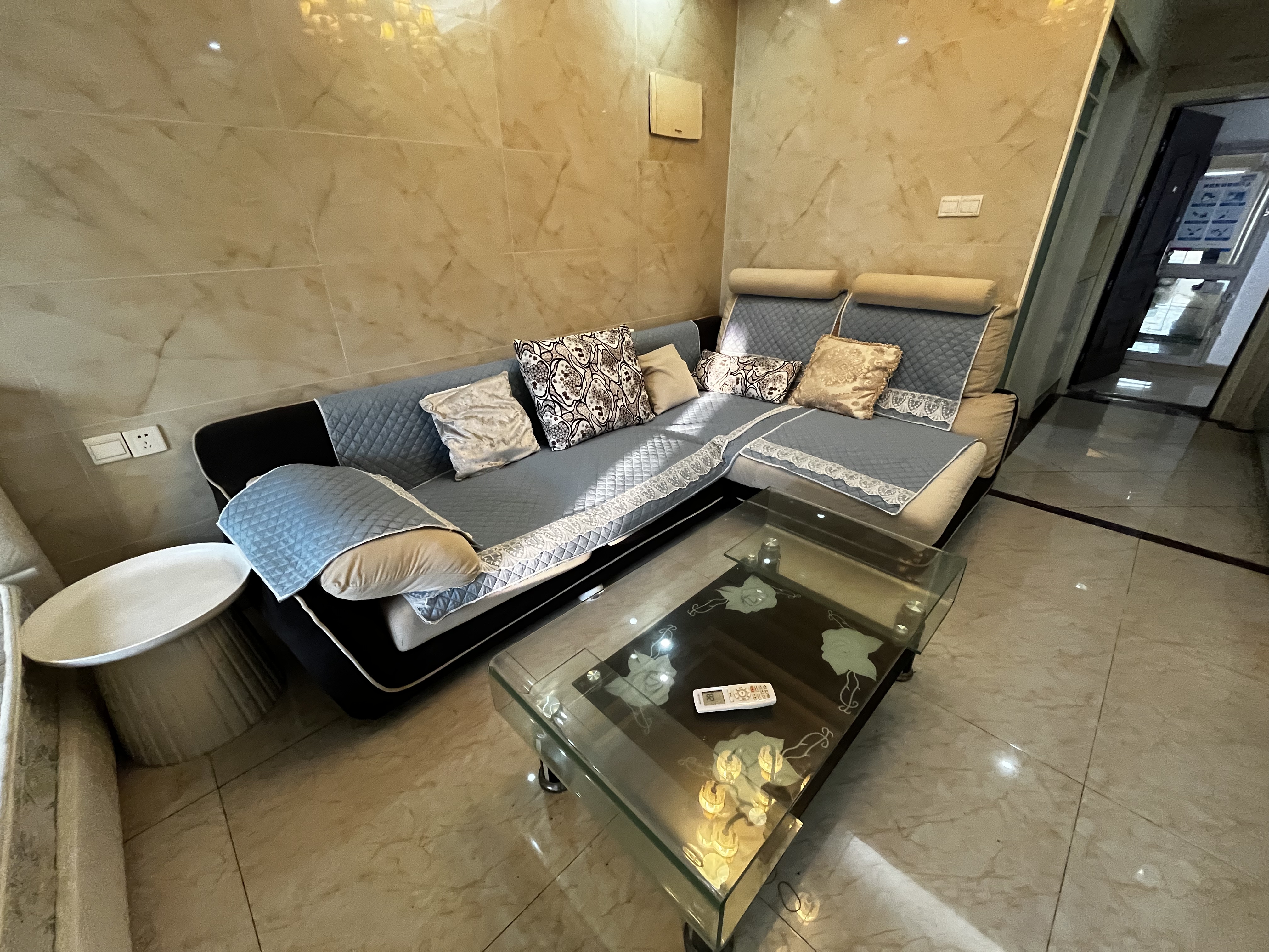 喜盈门范城 1室1厅1卫 1700.0元/月 喜盈门范城 1室1厅1卫 1700.0元/月室内图