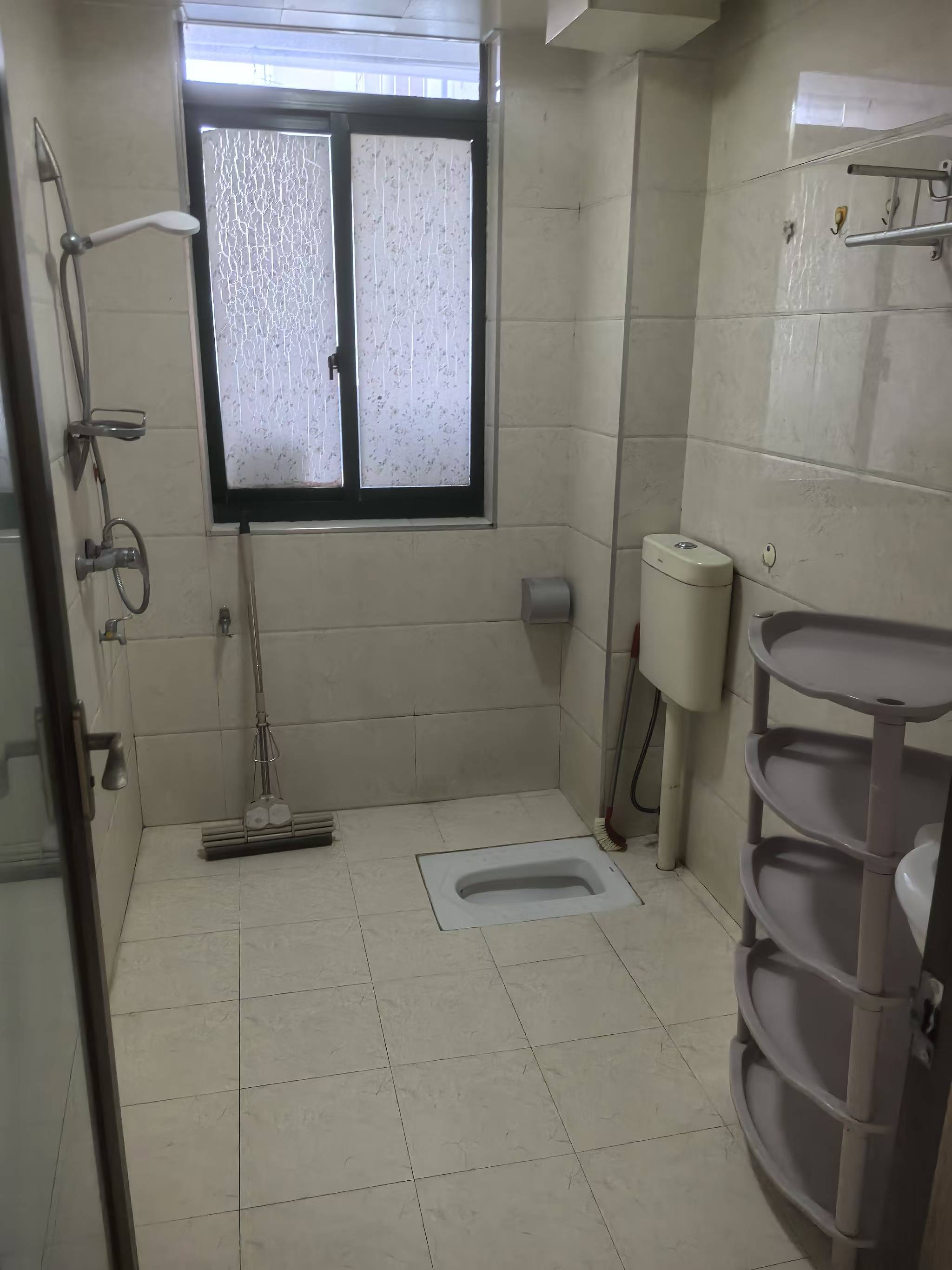 品阁 3室2厅2卫 2400.0元/月 品阁 3室2厅2卫 2400.0元/月室内图