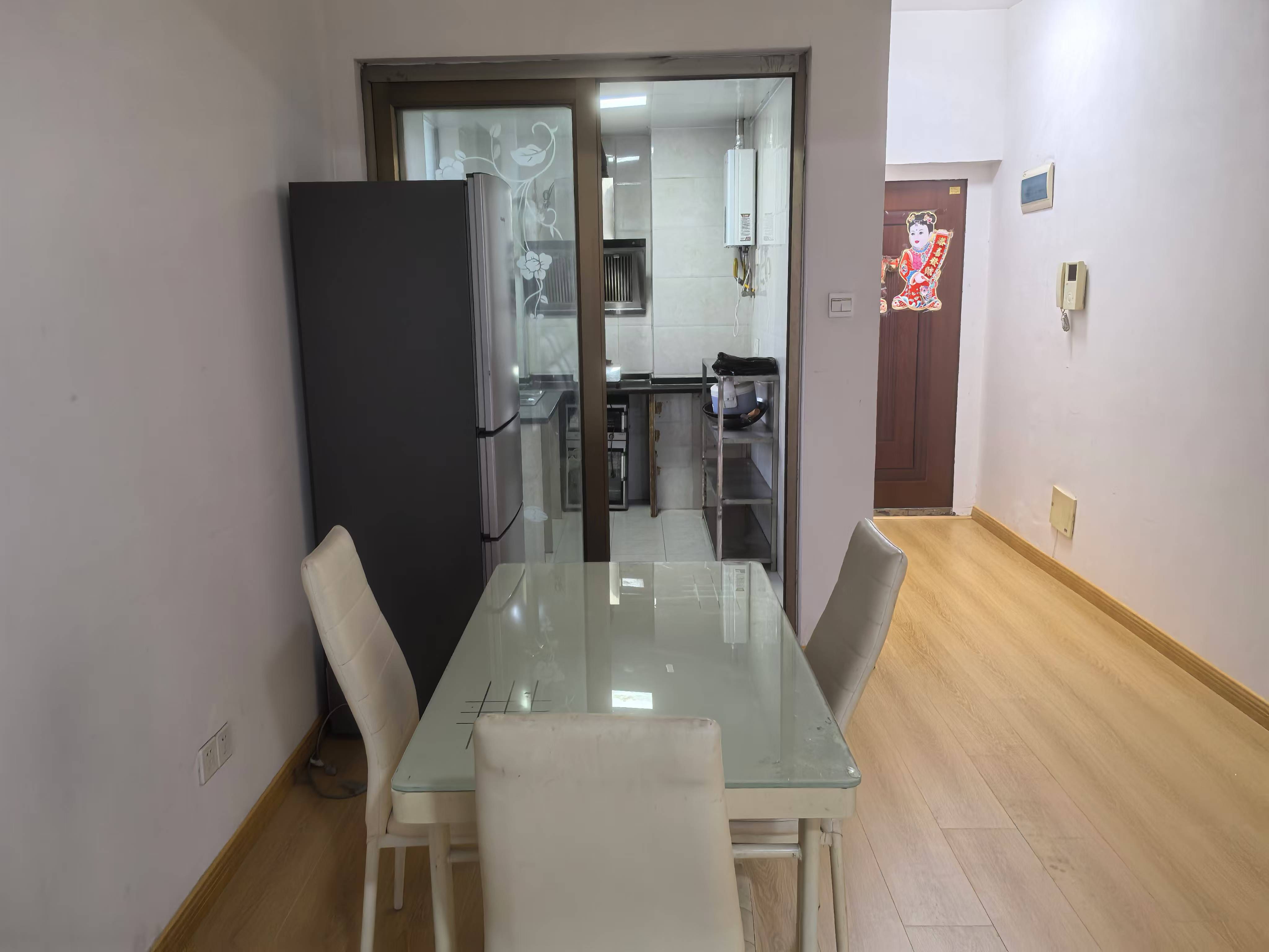 品阁 3室2厅2卫 2400.0元/月 品阁 3室2厅2卫 2400.0元/月室内图