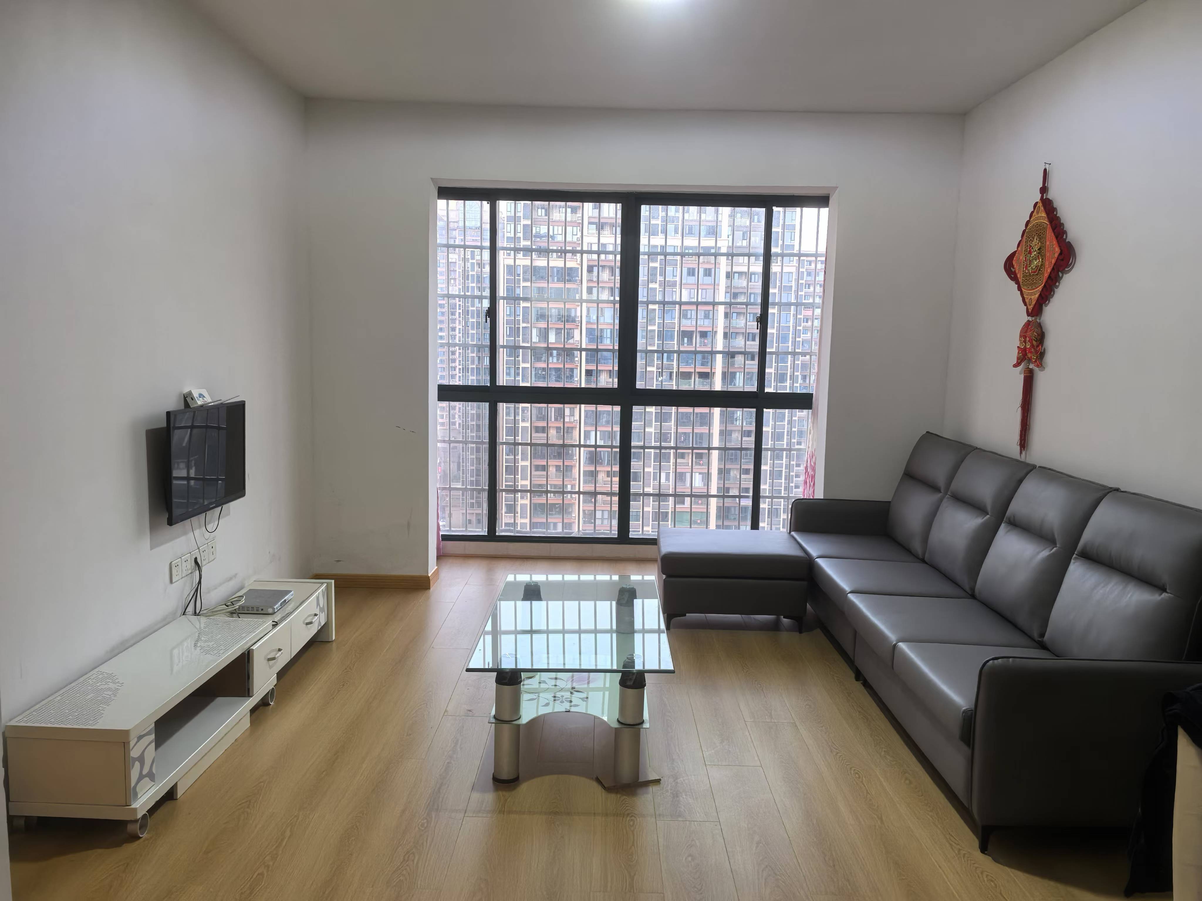 品阁 3室2厅2卫 2400.0元/月 品阁 3室2厅2卫 2400.0元/月室内图