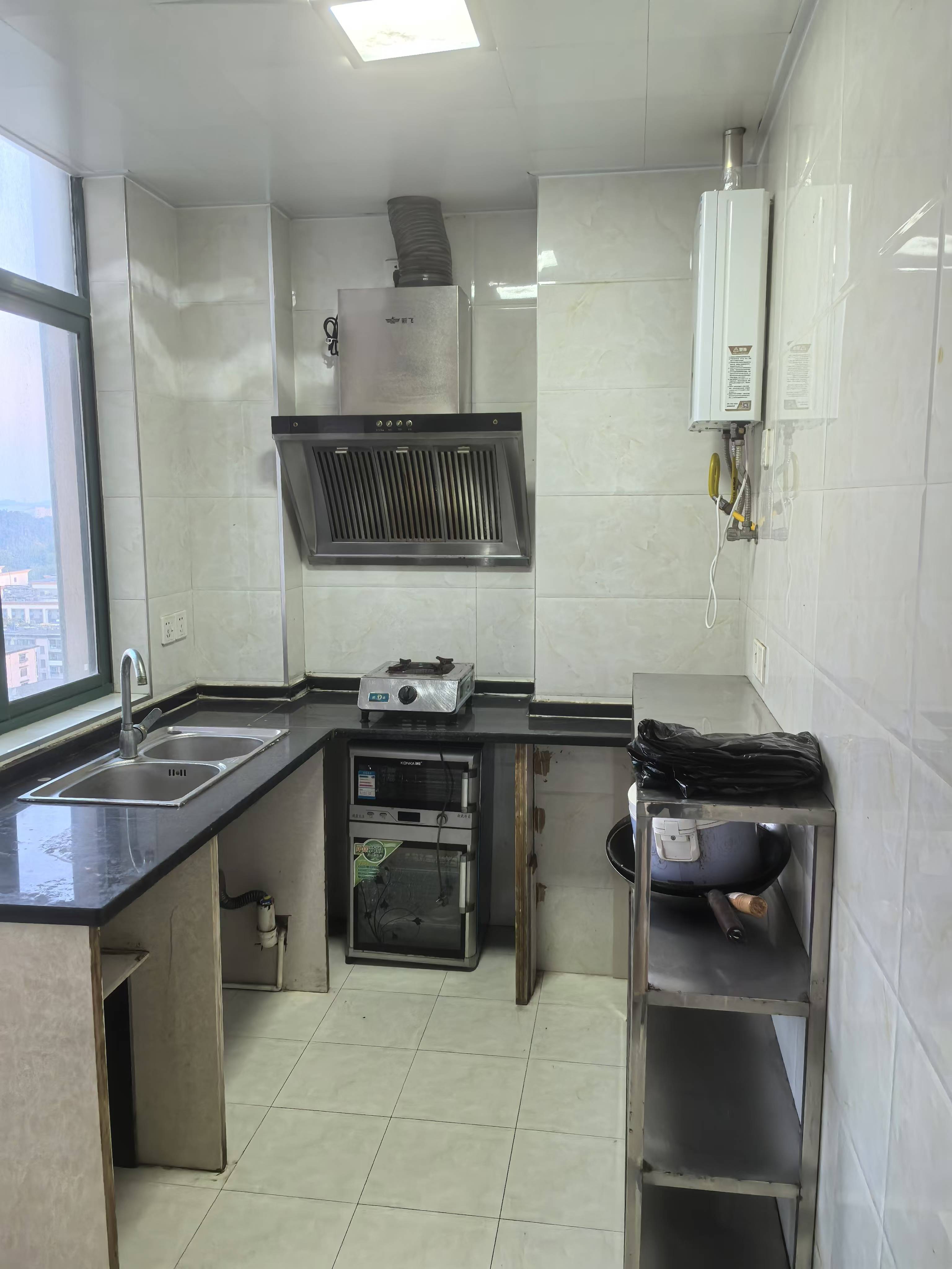 品阁 3室2厅2卫 2400.0元/月 品阁 3室2厅2卫 2400.0元/月室内图