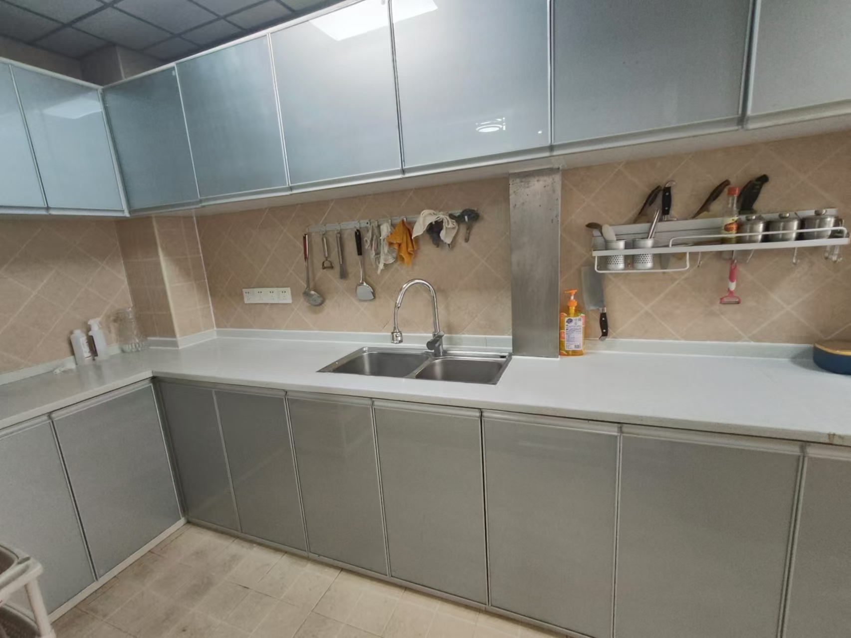 新民安置小区 3室2厅2卫 1500.0元/月 新民安置小区 3室2厅2卫 1500.0元/月室内图