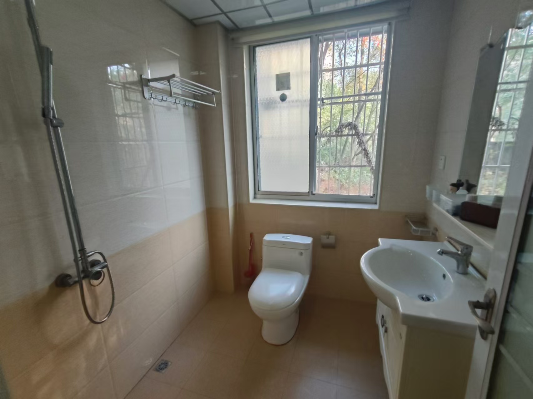 新民安置小区 3室2厅2卫 1500.0元/月 新民安置小区 3室2厅2卫 1500.0元/月室内图