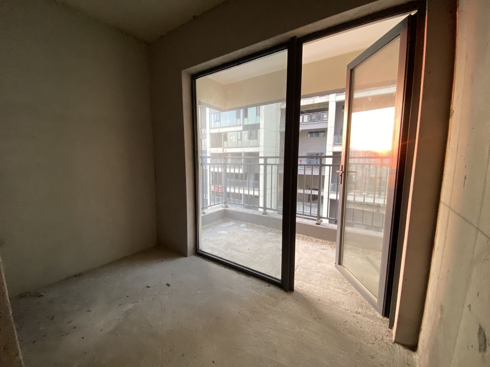 佳兆业城市广场 5室2厅3卫 3000.0元/月 佳兆业城市广场 5室2厅3卫 3000.0元/月室内图