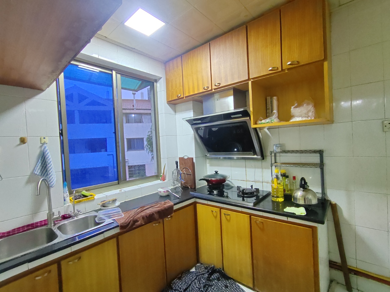 南明苑西区 4室2厅2卫 2600.0元/月 南明苑西区 4室2厅2卫 2600.0元/月室内图