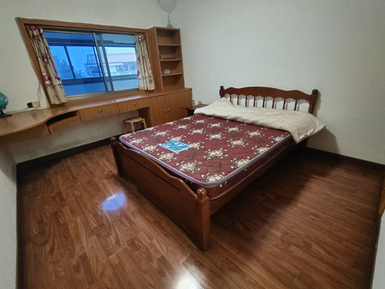 南明苑西区 4室2厅2卫 2600.0元/月 南明苑西区 4室2厅2卫 2600.0元/月室内图