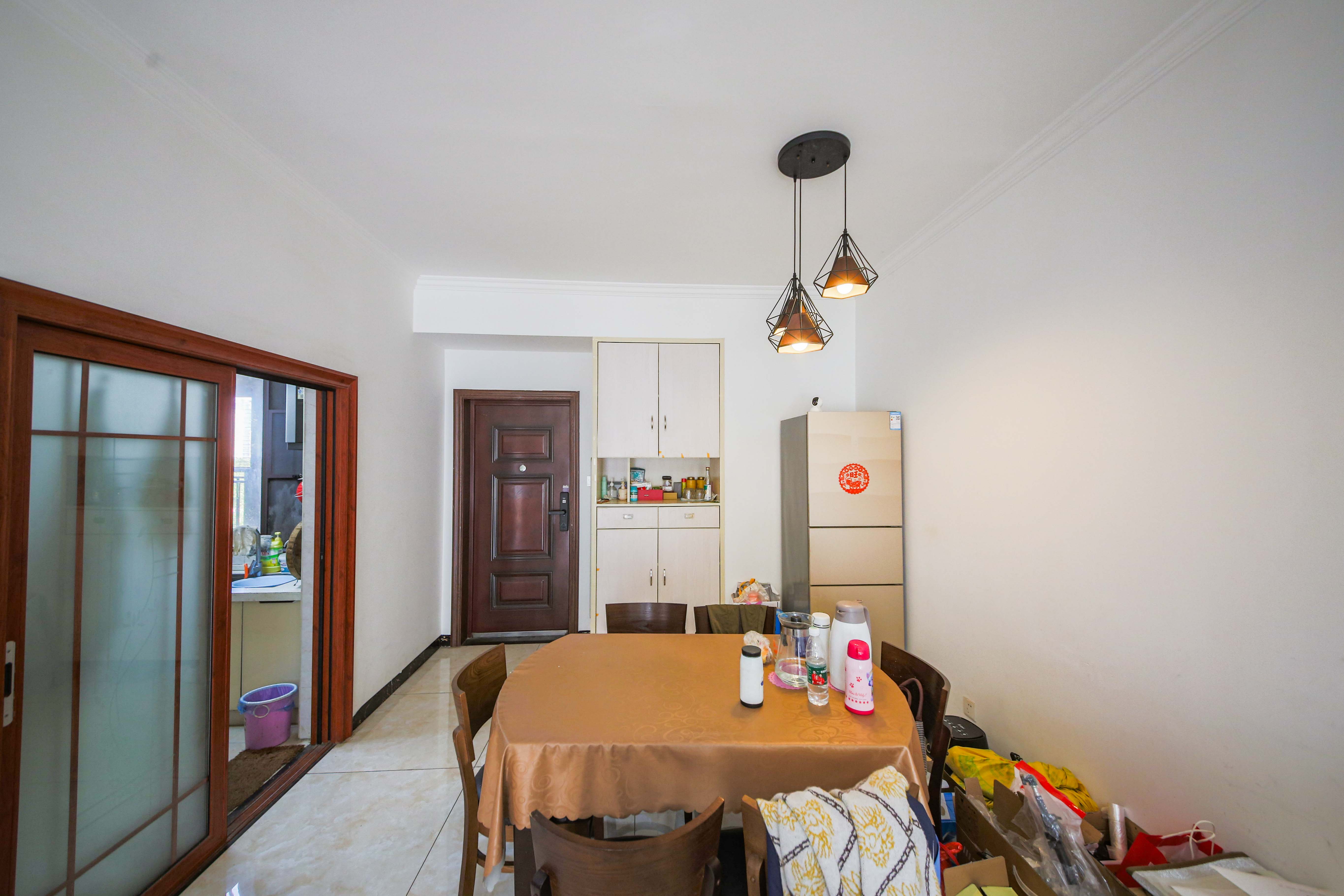 中建信和城  3室2厅1卫    125.0万 中建信和城  3室2厅1卫    125.0万客厅