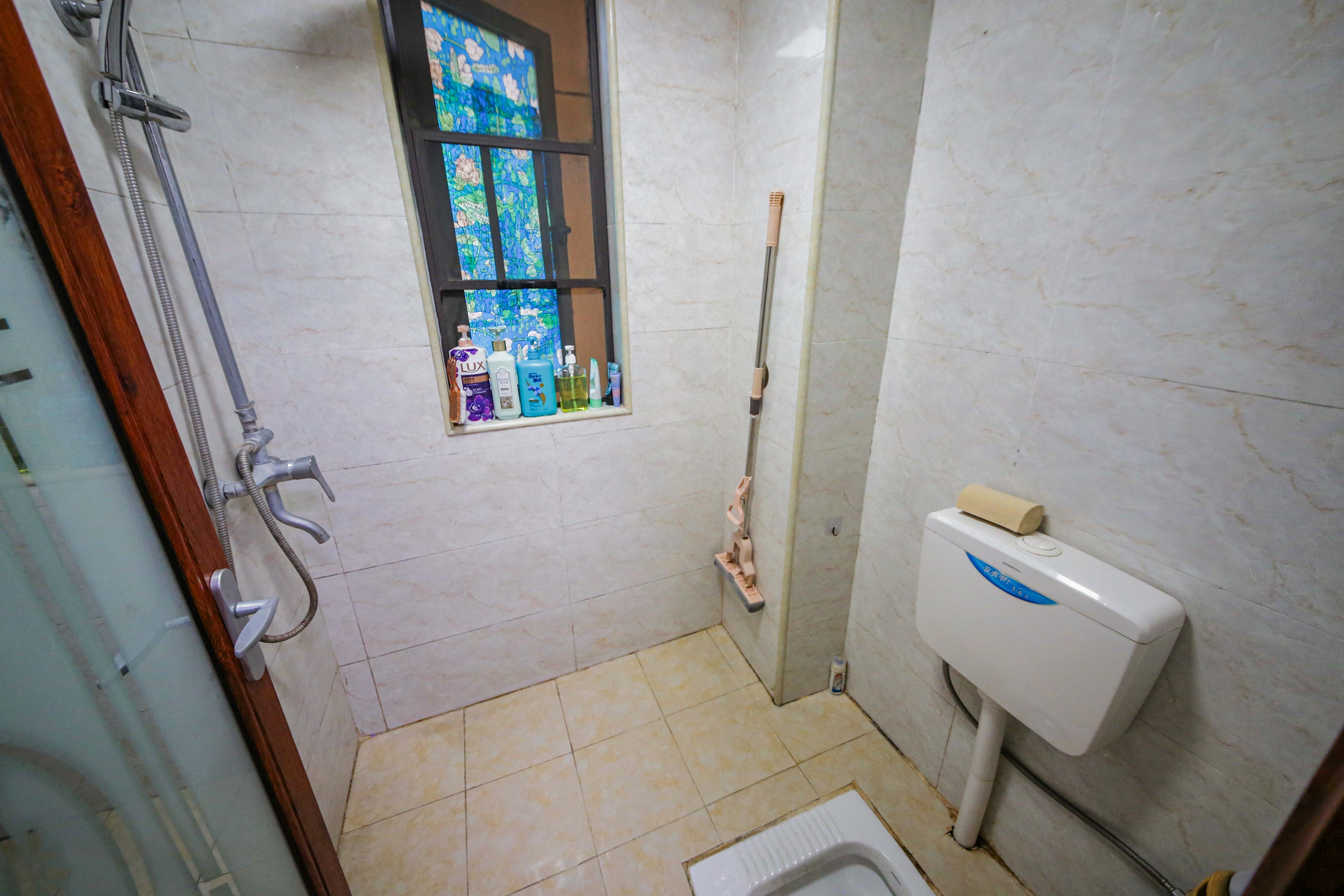 中建信和城  3室2厅1卫    125.0万 中建信和城  3室2厅1卫    125.0万卫生间