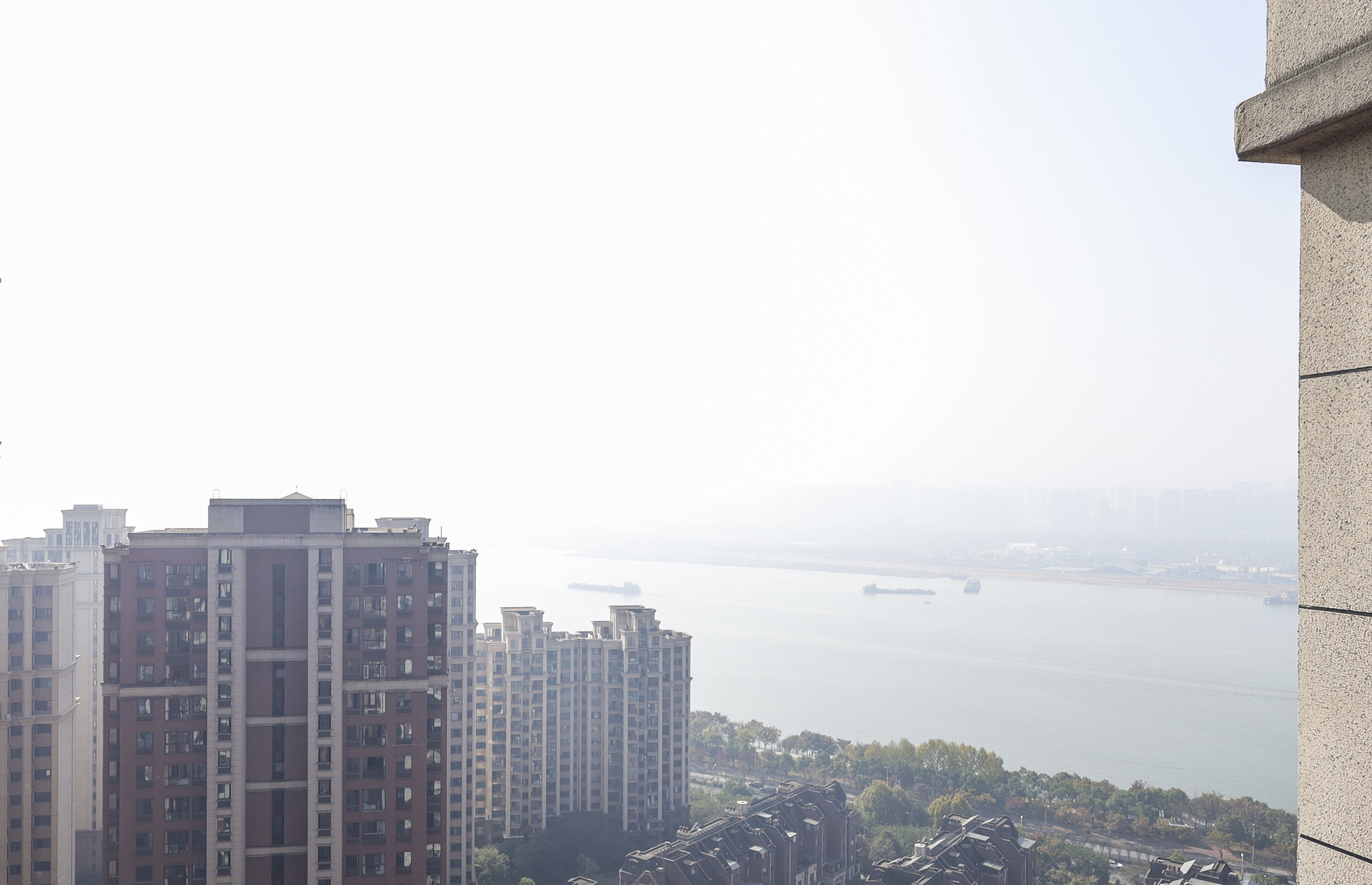 绿地海外滩一期  4室2厅2卫   80.00万其他