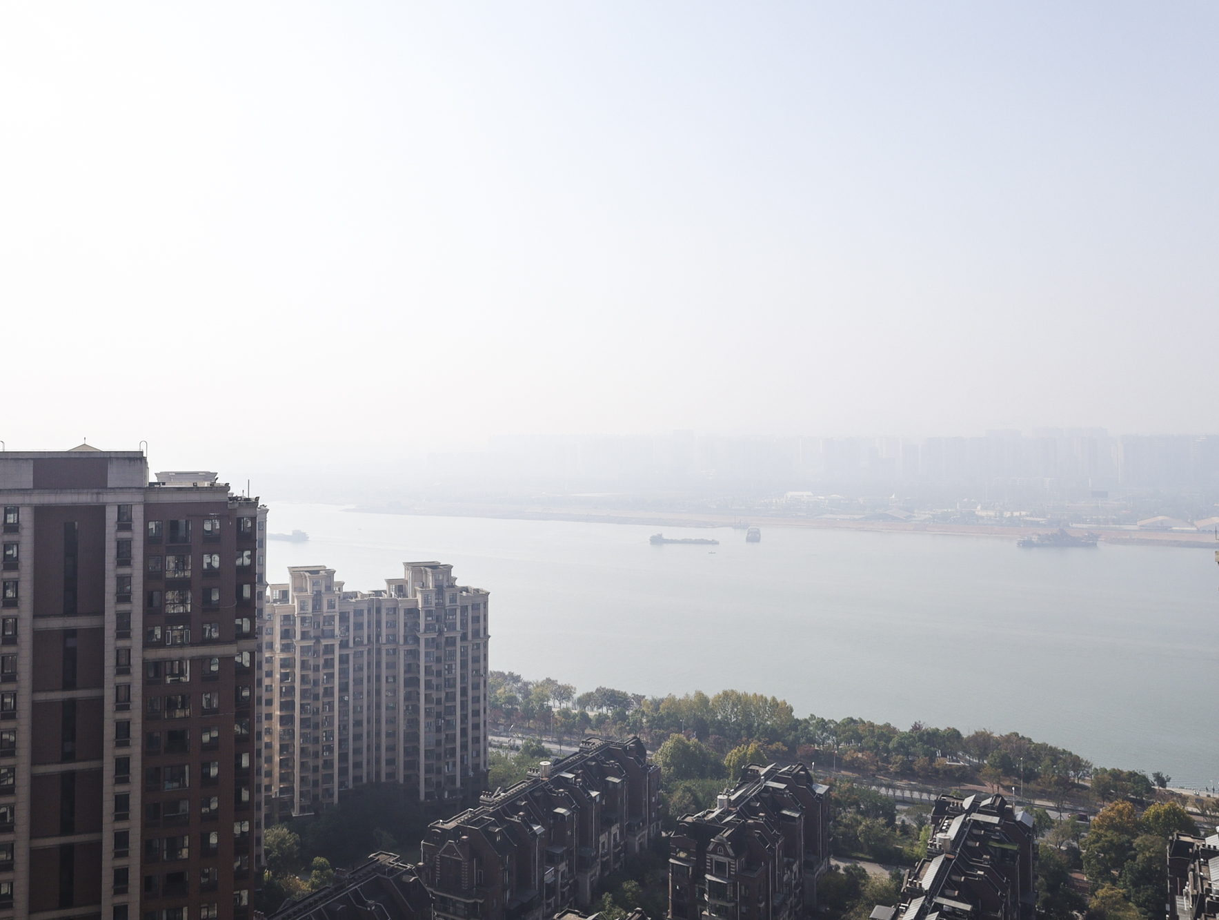 绿地海外滩一期  4室2厅2卫   80.00万其他