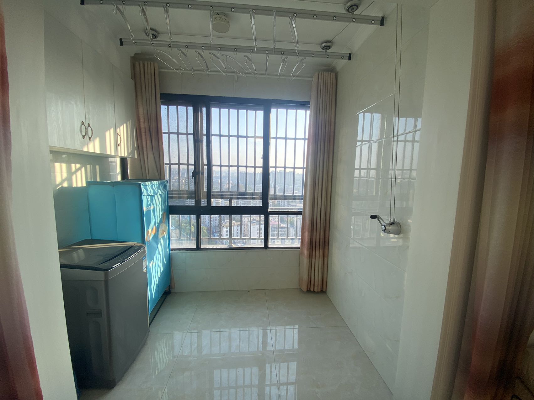 新都汇 3室2厅2卫 1980.0元/月 新都汇 3室2厅2卫 1980.0元/月室内图